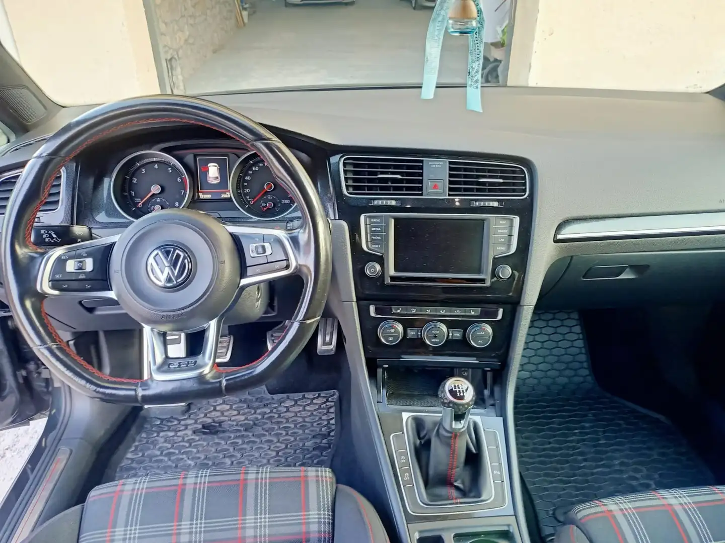 Volkswagen Golf GTI 2.0 TSI 220 Schwarz - 2
