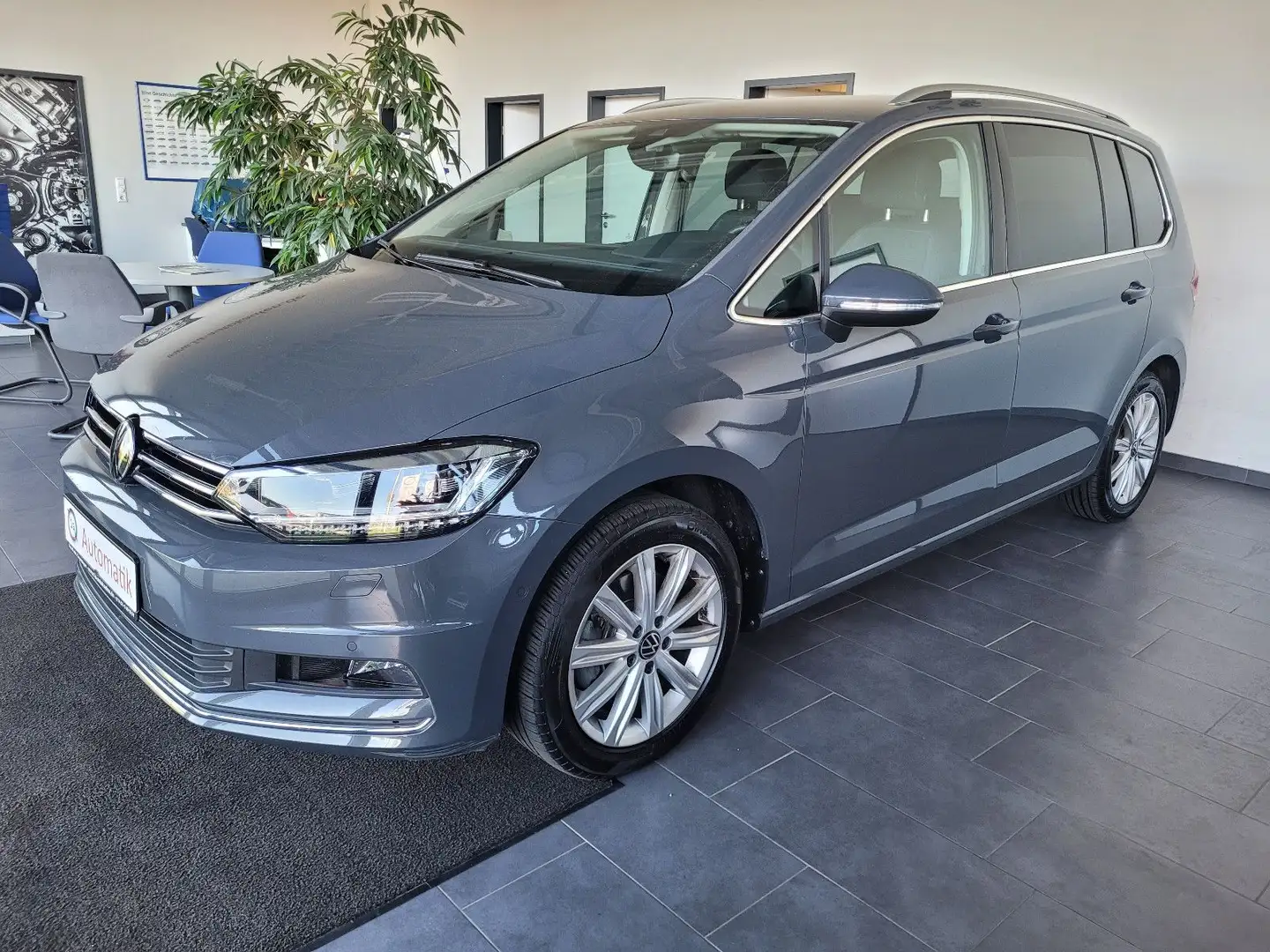 Volkswagen Touran TSI DSG Highline 7-Sitzer m. LED/RF-Kamer Grau - 2