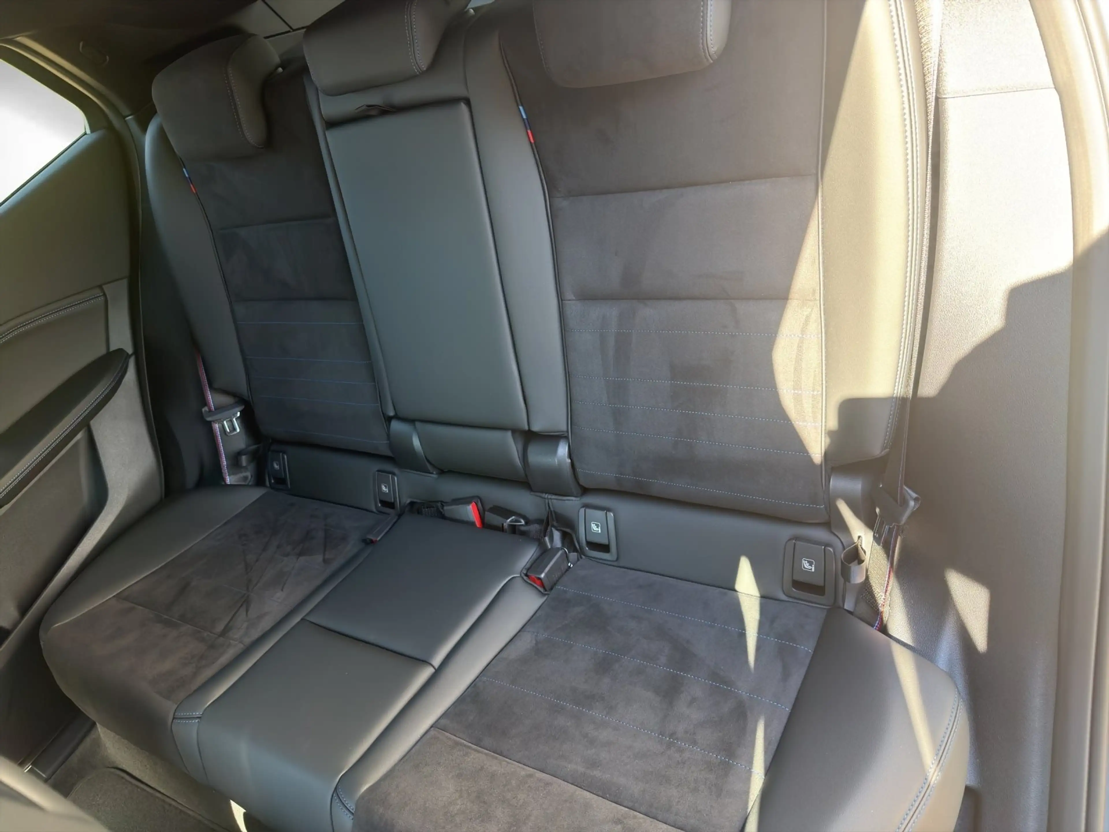 BMW iX2 xDrive30 — photo 12