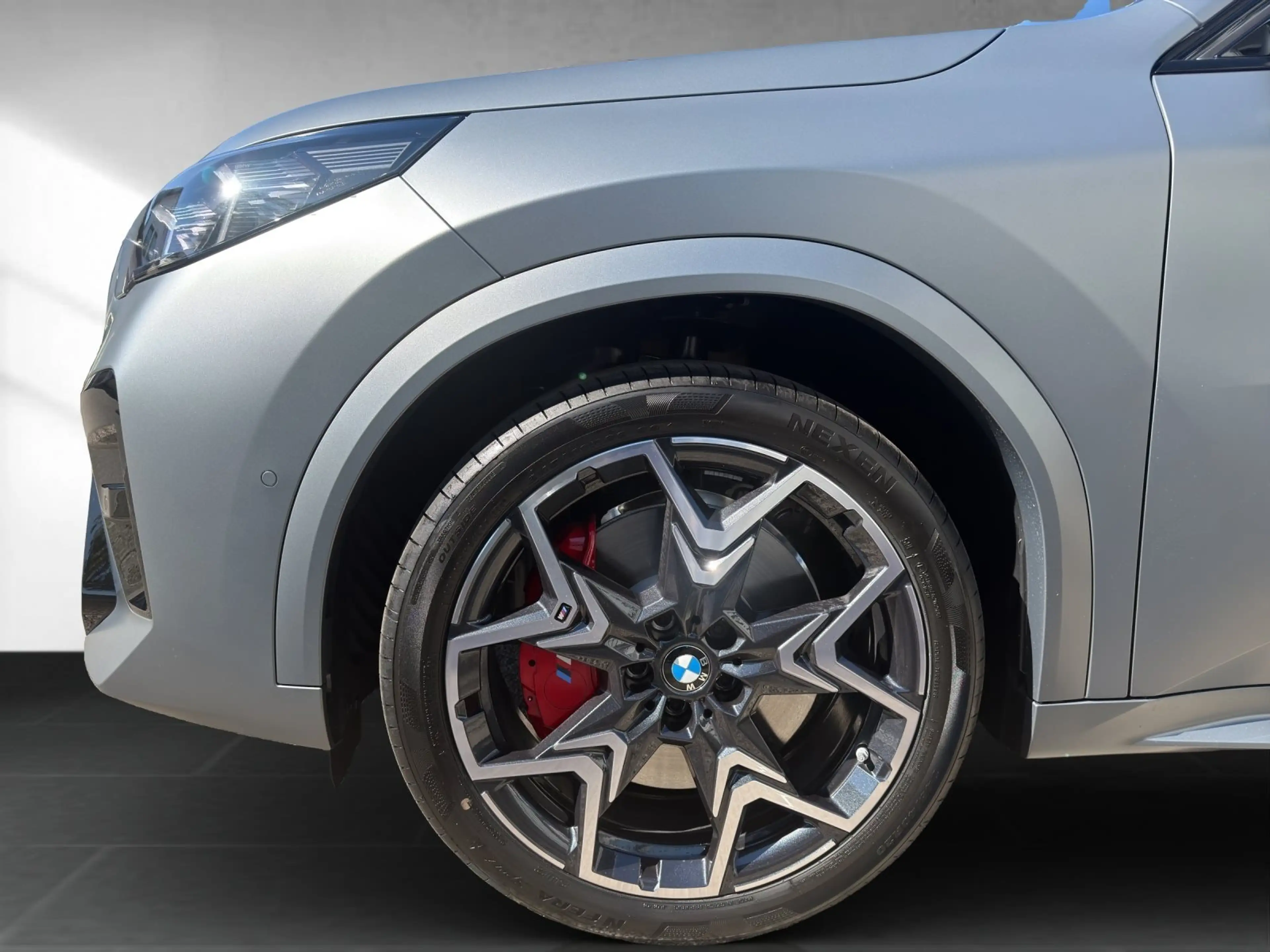 BMW iX2 xDrive30 — photo 9