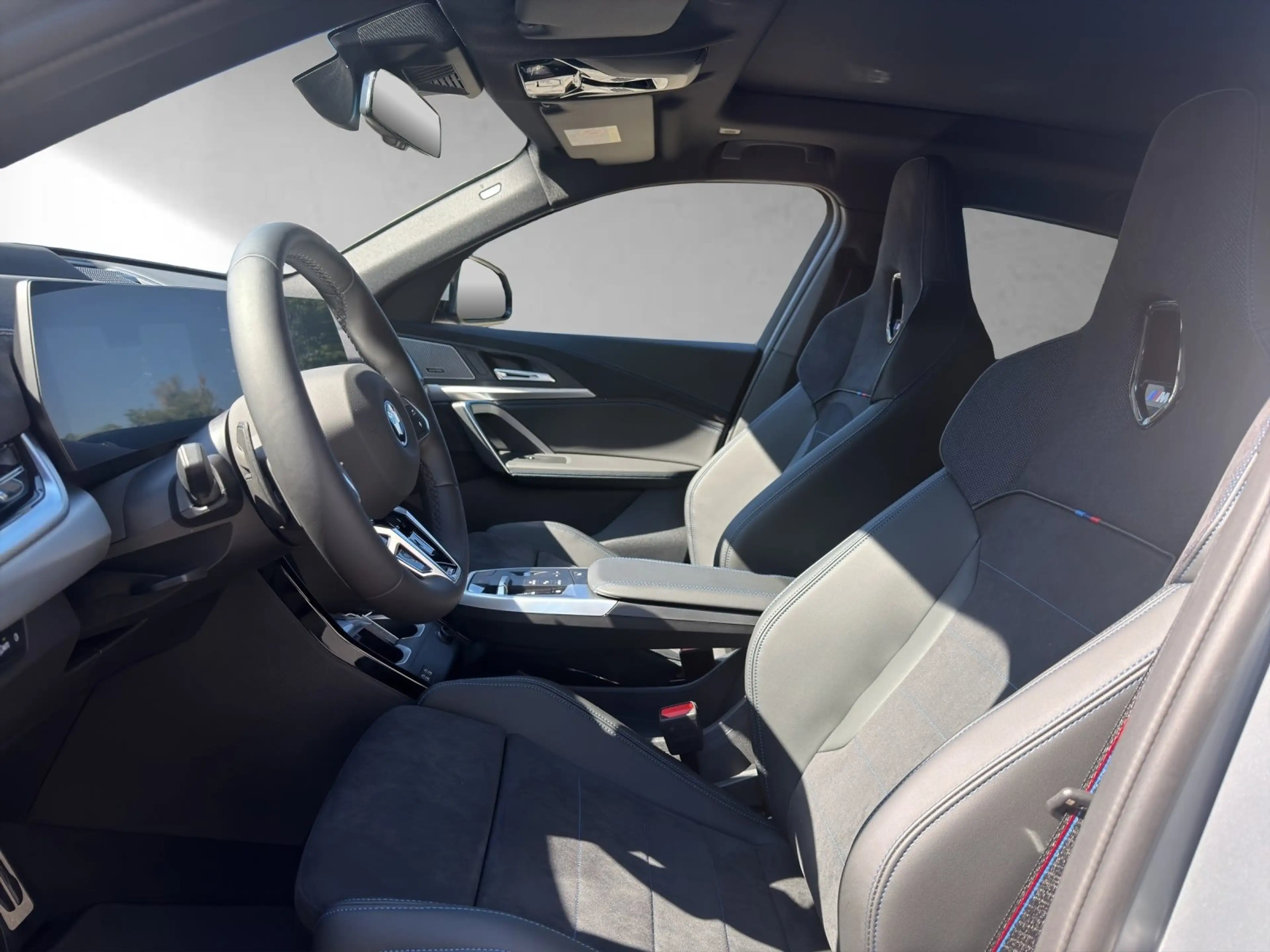 BMW iX2 xDrive30 — photo 10