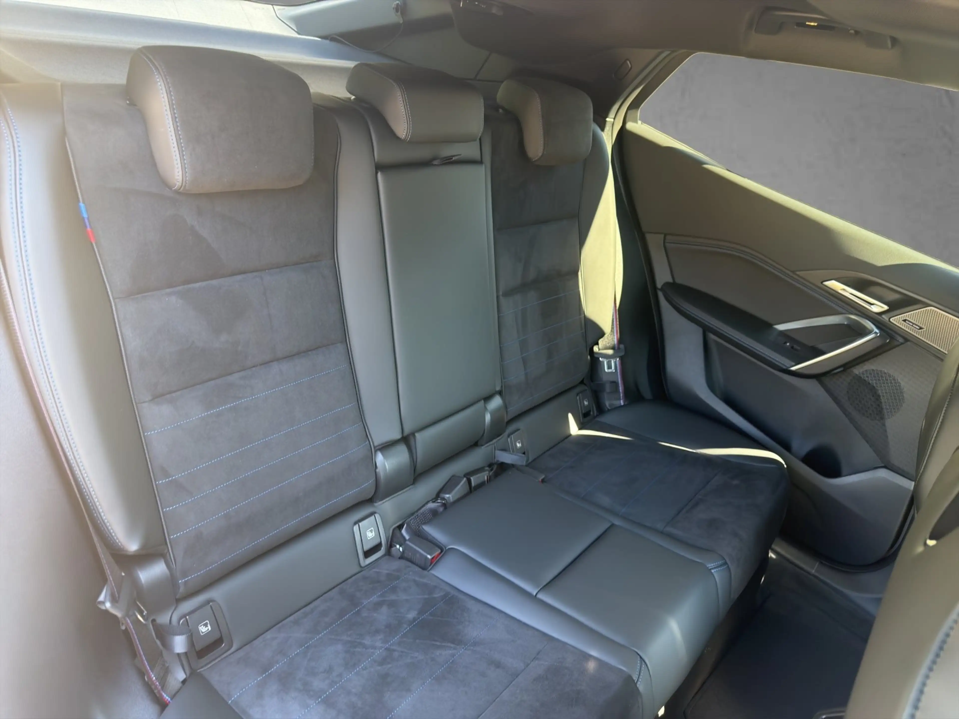 BMW iX2 xDrive30 — photo 14