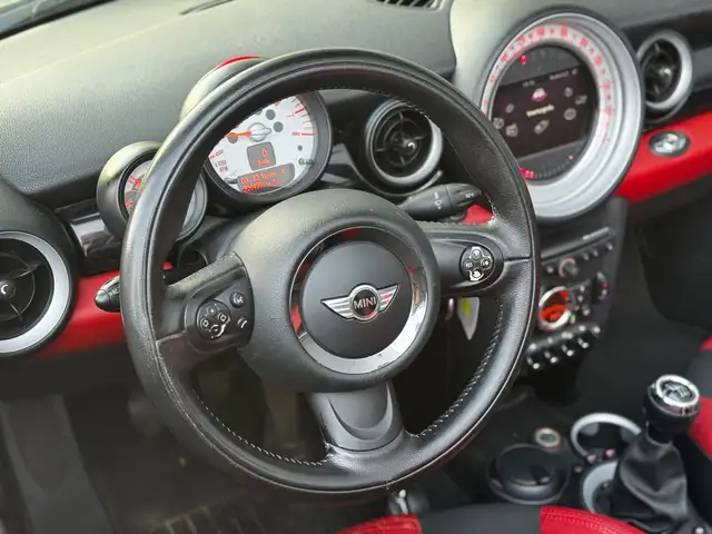 Mini Convertible view 22