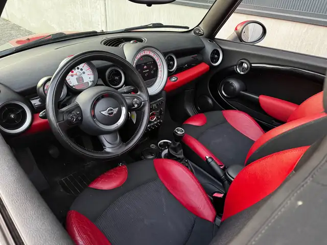 Mini Convertible view 24