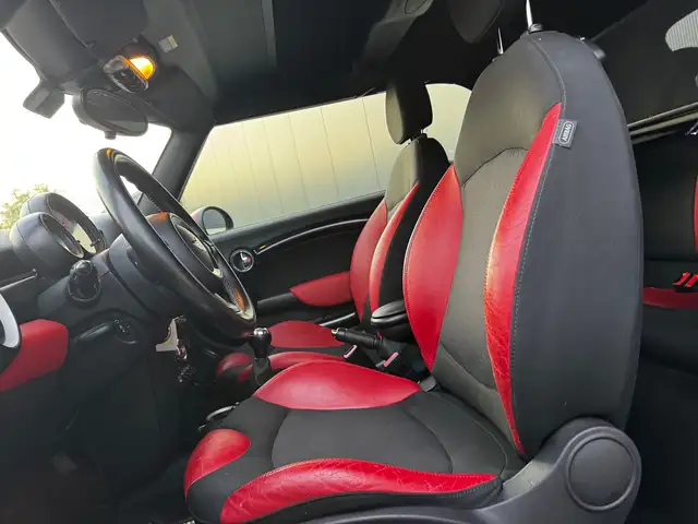 Mini Convertible view 11