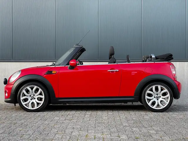 Mini Convertible view 17
