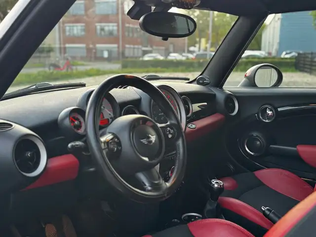 Mini Convertible view 10