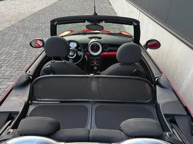 Mini Convertible view 20