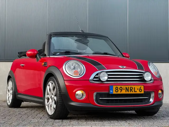 Mini Convertible view 27