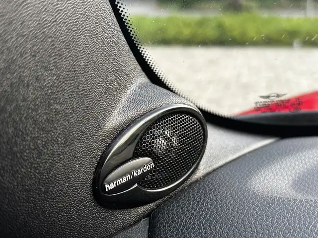 Mini Convertible view 13