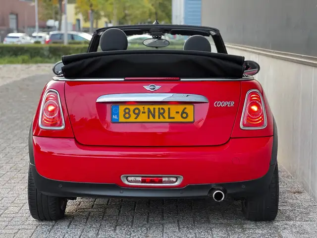 Mini Convertible view 19