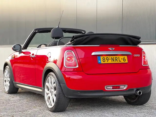 Mini Convertible view 18