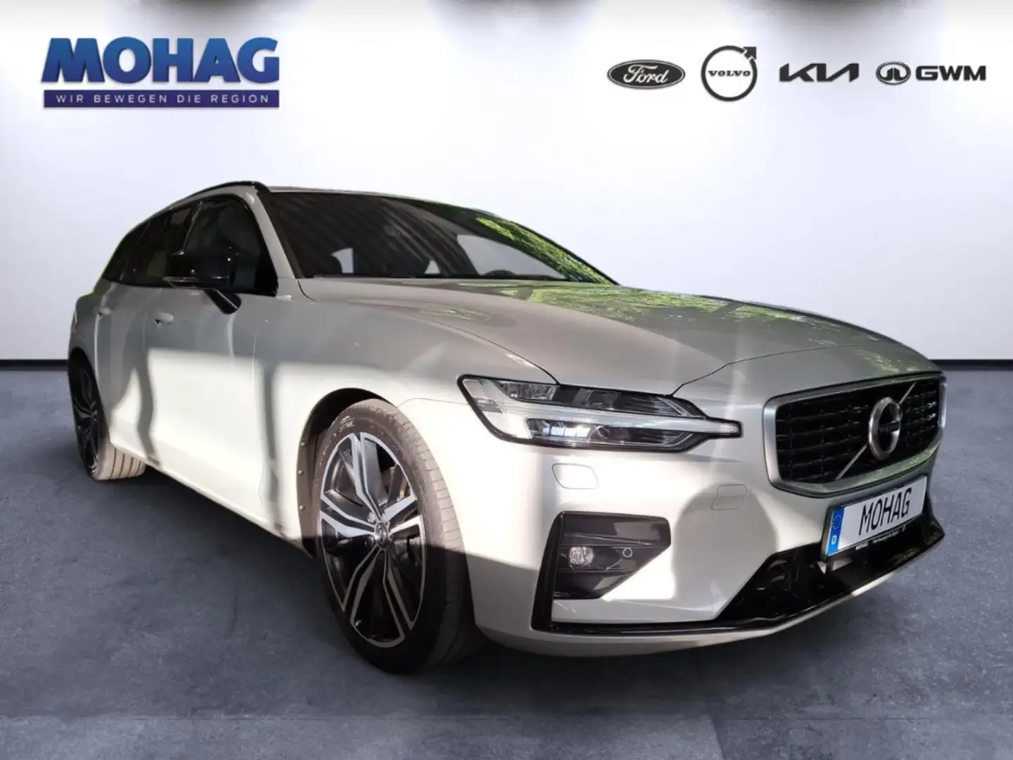 Volvo V60 Kombi T4 R Design 19 Zoll Intelligent-Light-System Silber - 2