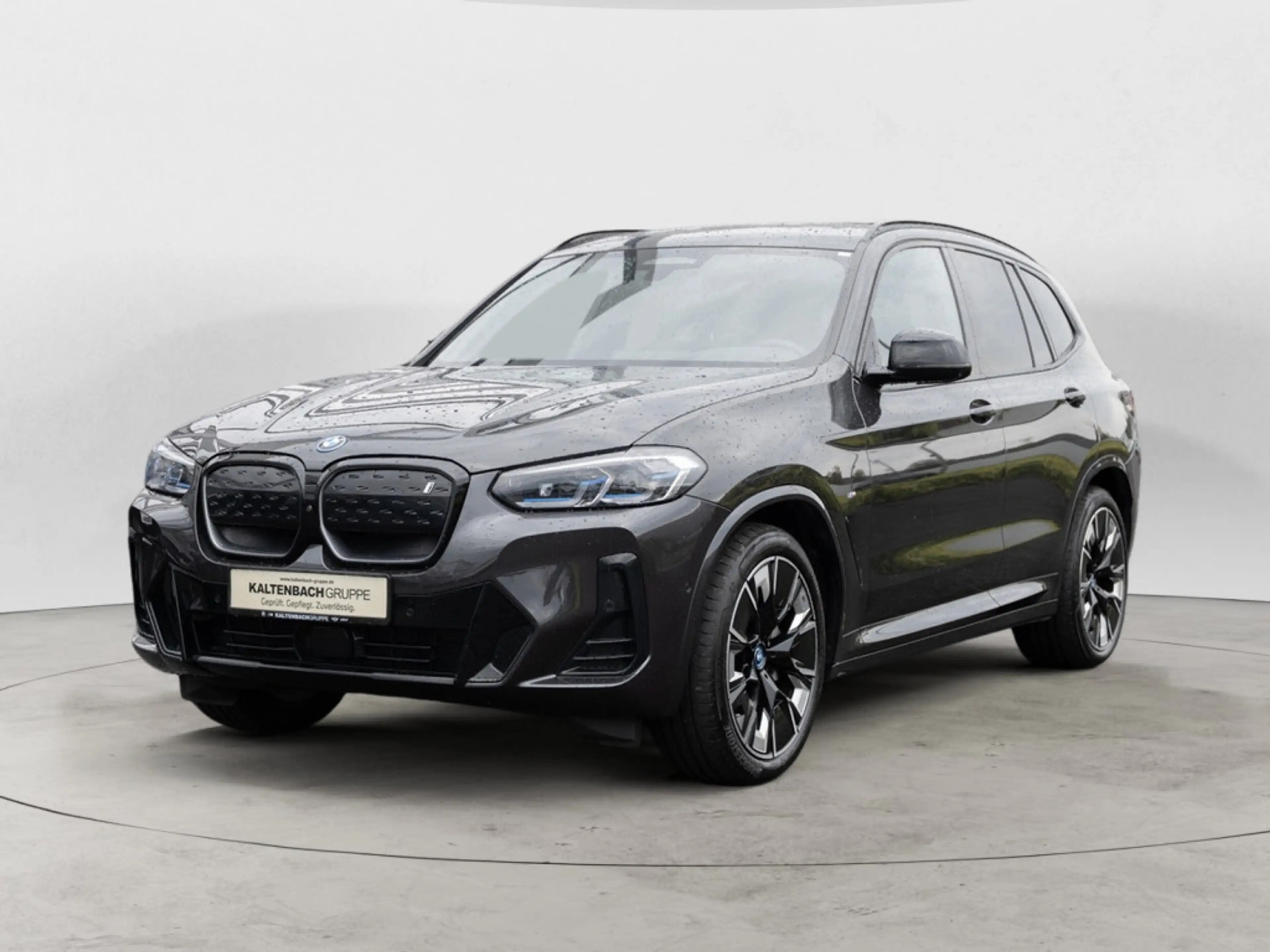 BMW iX3 Impressive FACEL. PANO AHK HUD 360° LASER — photo 7