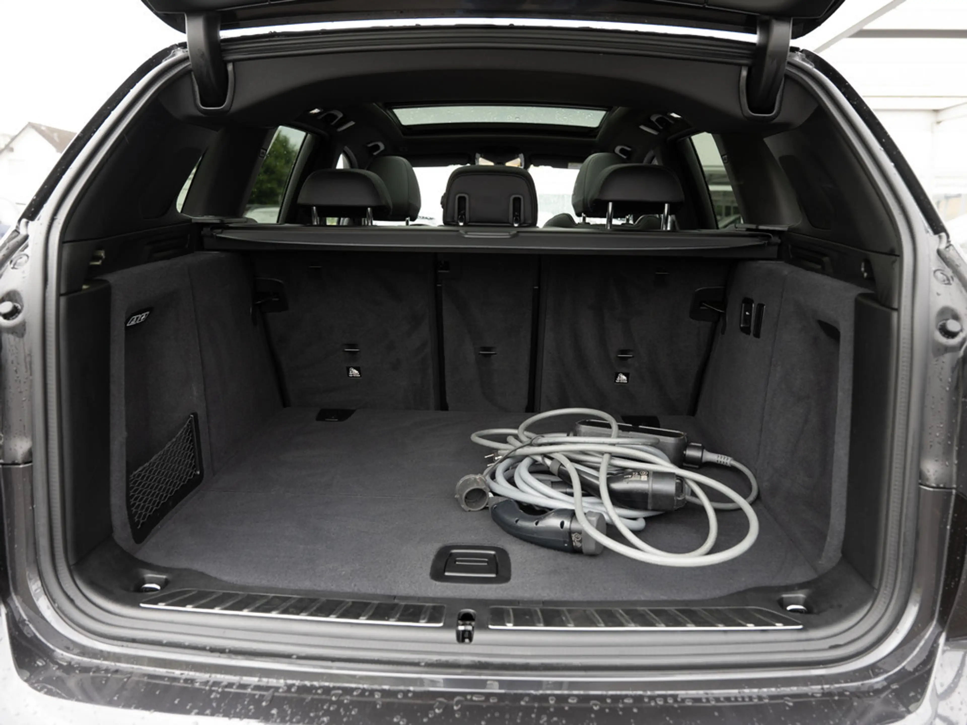 BMW iX3 Impressive FACEL. PANO AHK HUD 360° LASER — photo 3