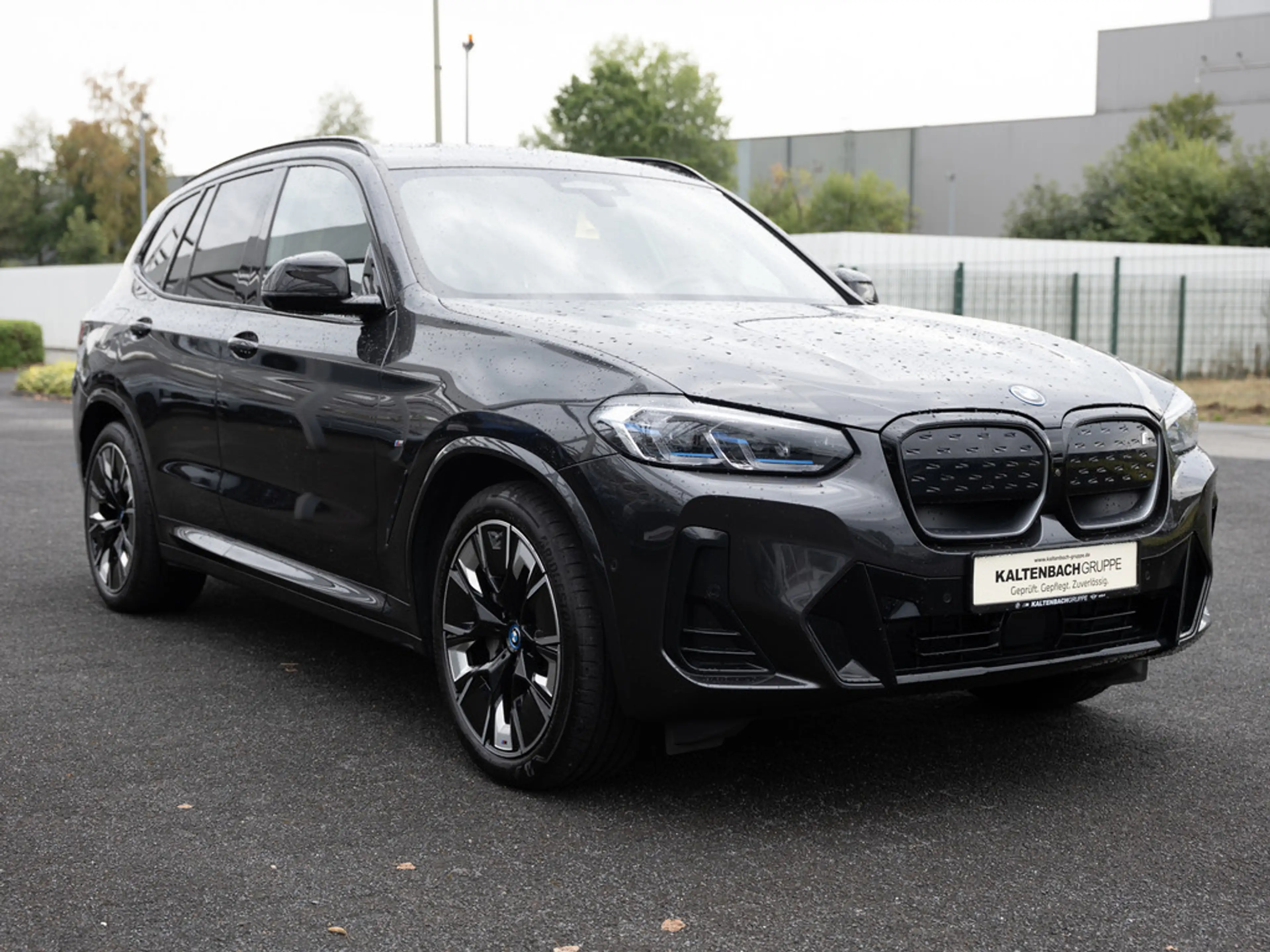BMW iX3 Impressive FACEL. PANO AHK HUD 360° LASER — photo 9