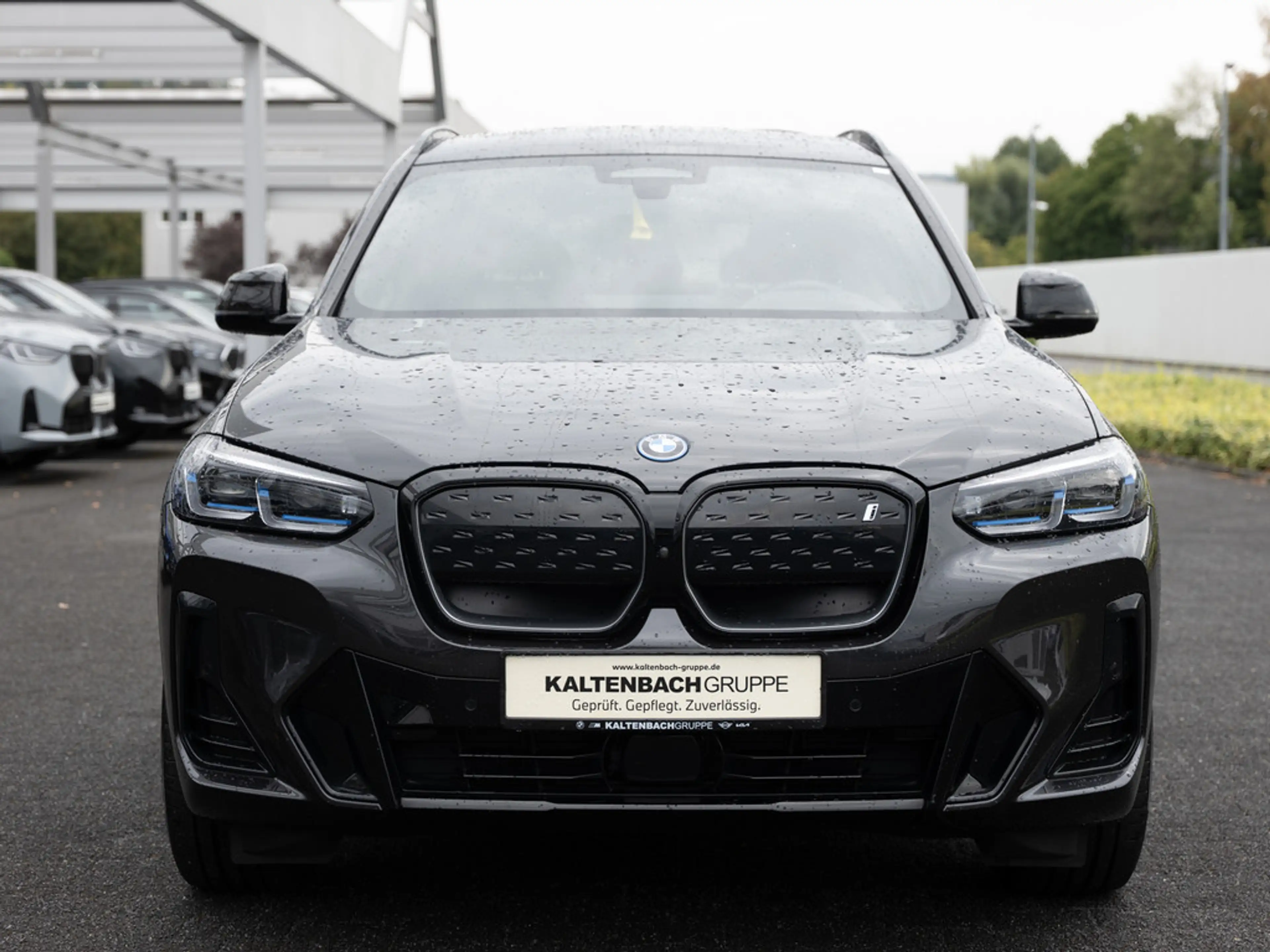 BMW iX3 Impressive FACEL. PANO AHK HUD 360° LASER — photo 8