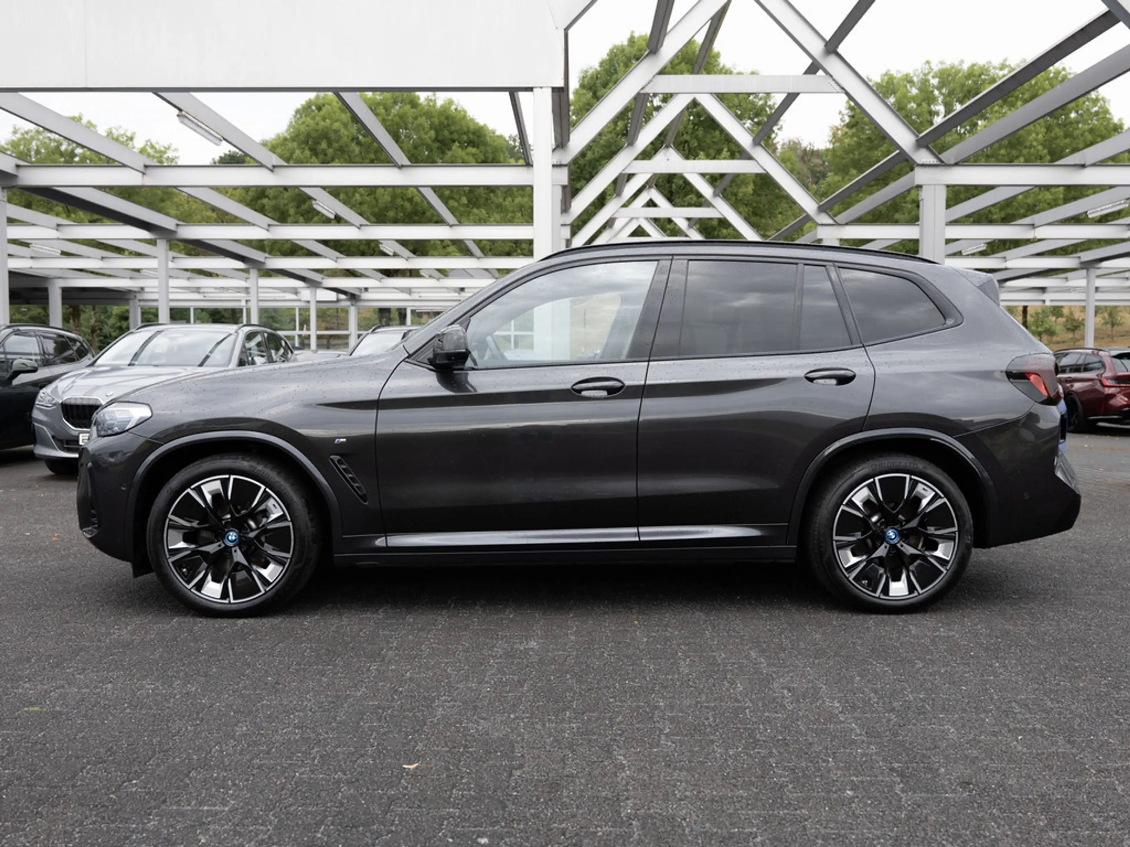BMW iX3 Impressive FACEL. PANO AHK HUD 360° LASER — photo 13