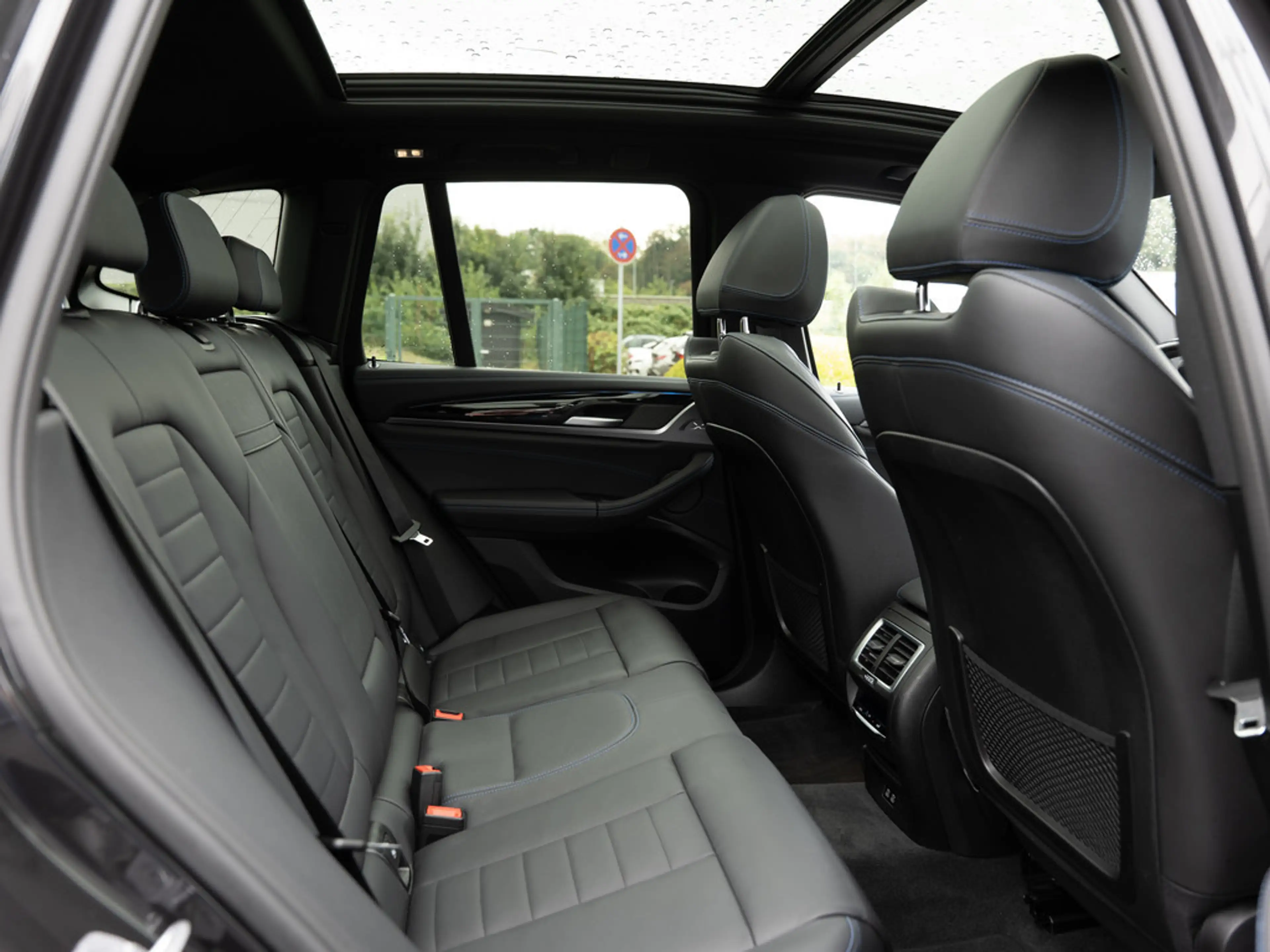 BMW iX3 Impressive FACEL. PANO AHK HUD 360° LASER — photo 15