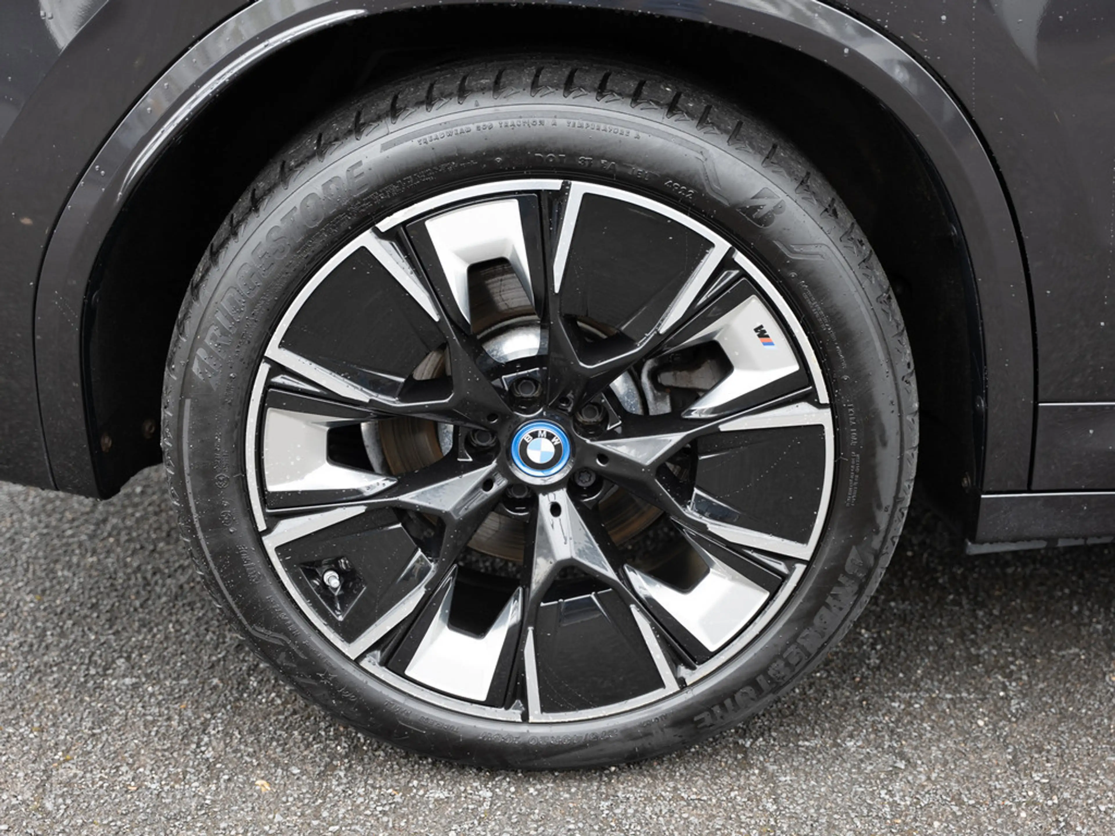 BMW iX3 Impressive FACEL. PANO AHK HUD 360° LASER