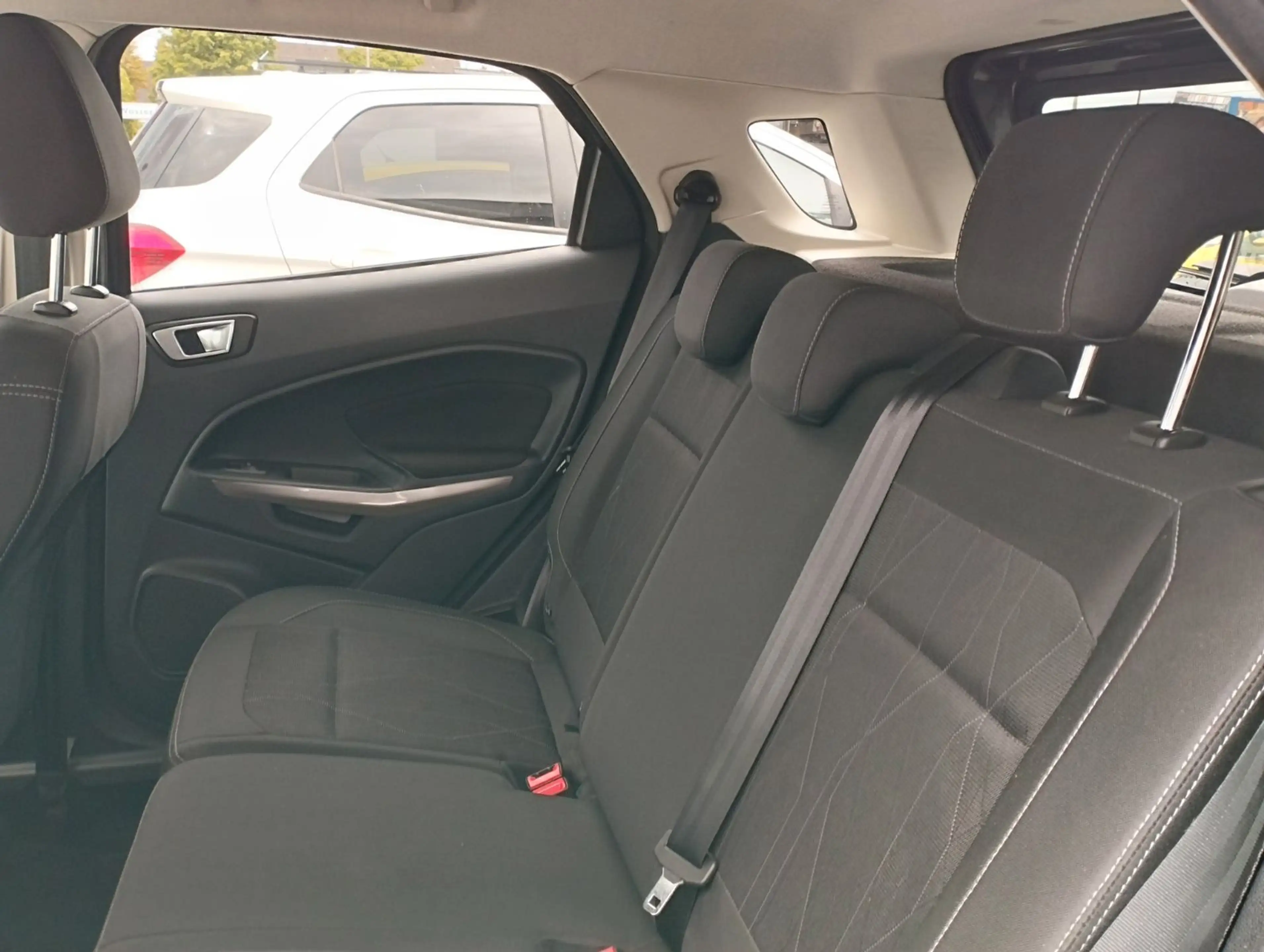 Ford EcoSport Cool & Connect aus 1ter Hand — photo 14