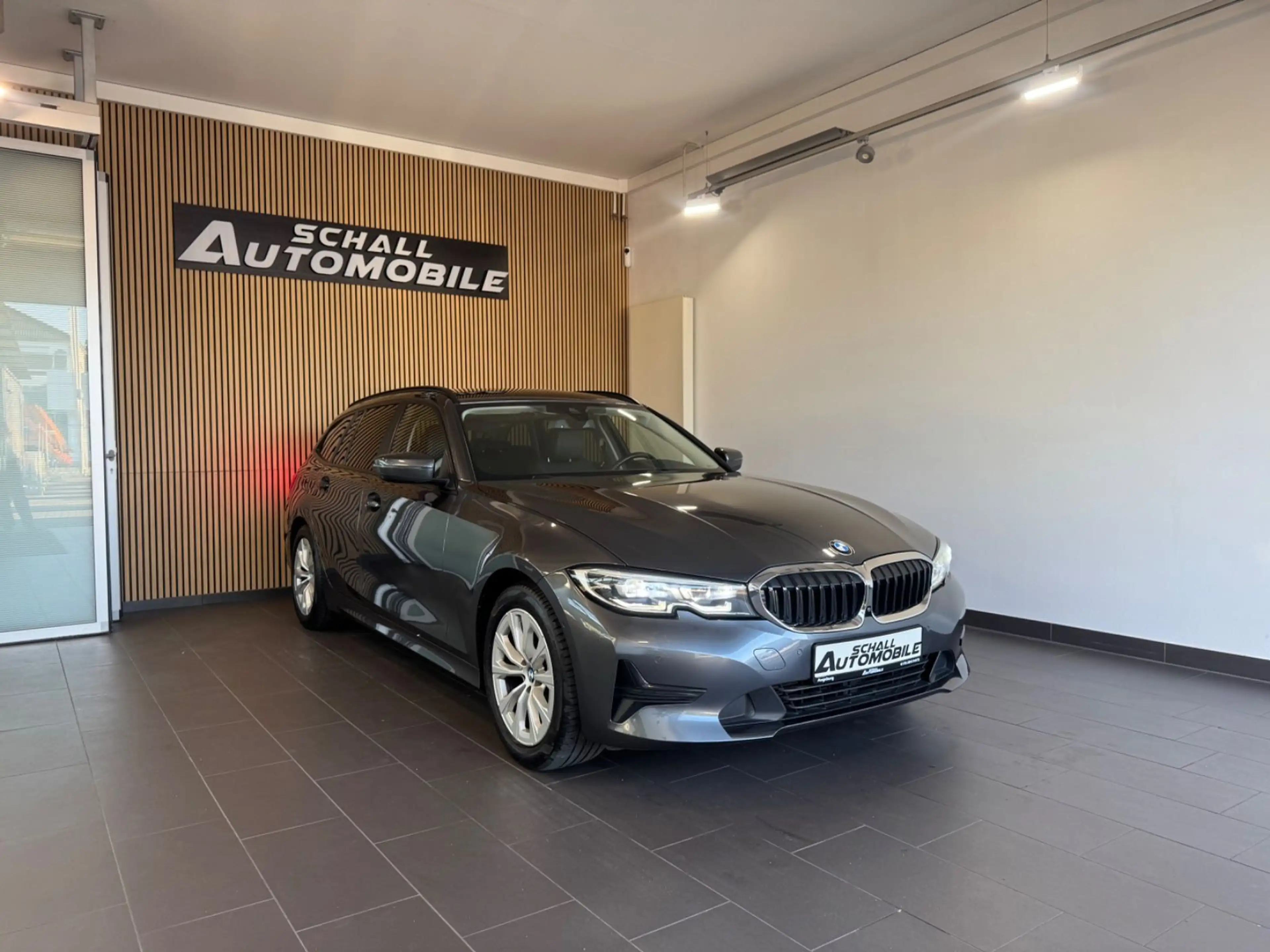 BMW 320 d Tou. Advantage 360°KAMERA/HUD/HIFI/LED/TEMP — photo 3