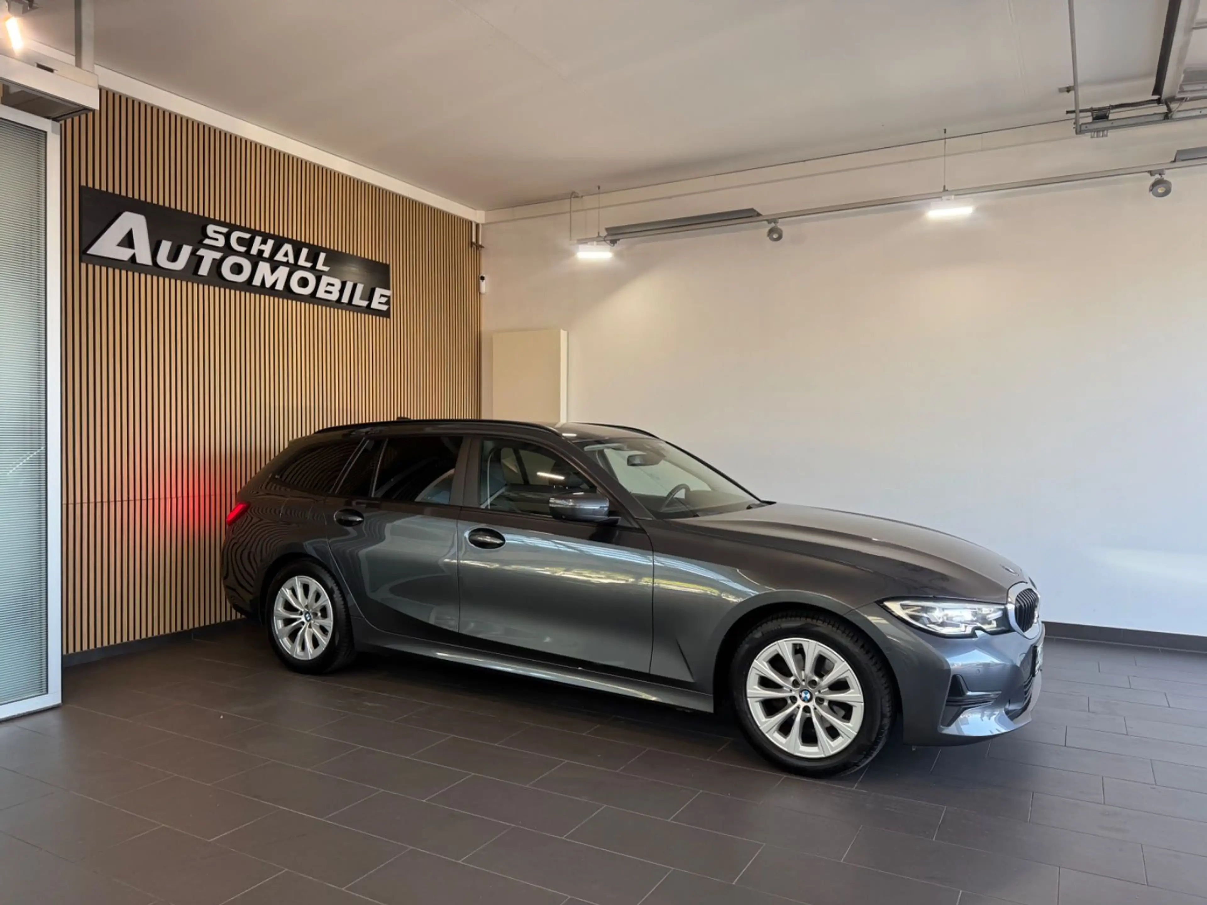 BMW 320 d Tou. Advantage 360°KAMERA/HUD/HIFI/LED/TEMP — photo 4