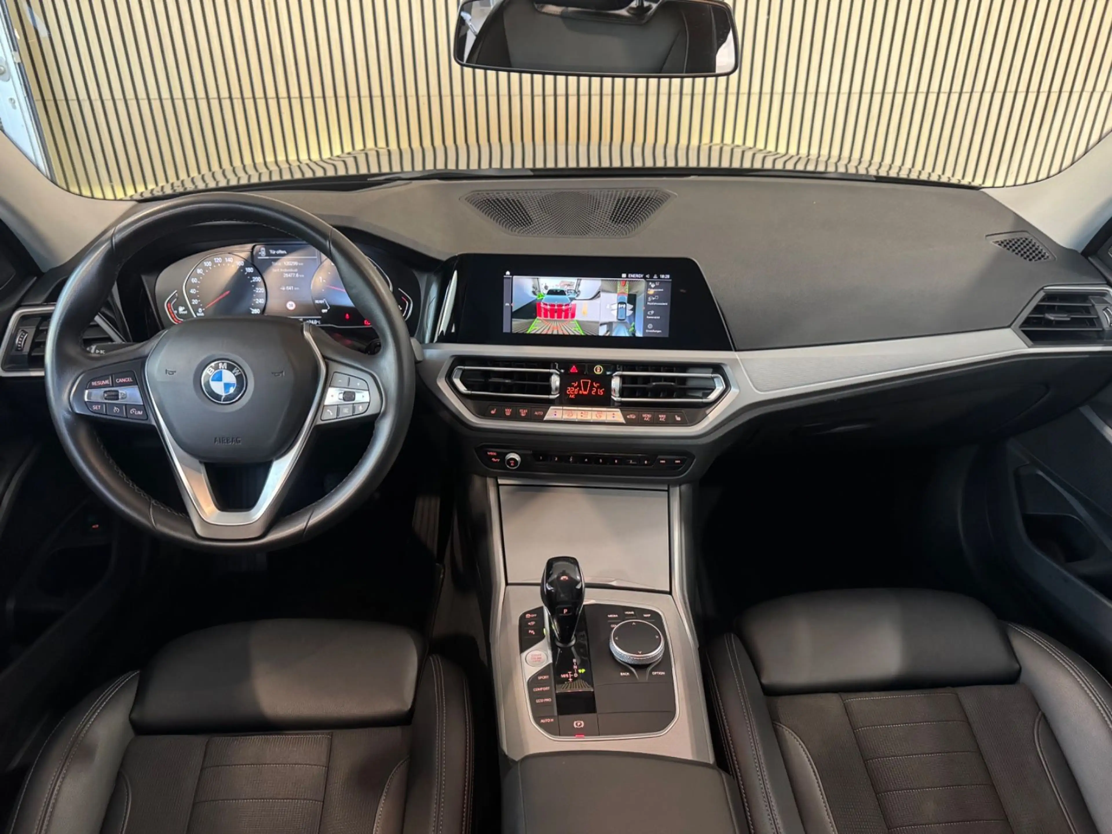 BMW 320 d Tou. Advantage 360°KAMERA/HUD/HIFI/LED/TEMP — photo 15