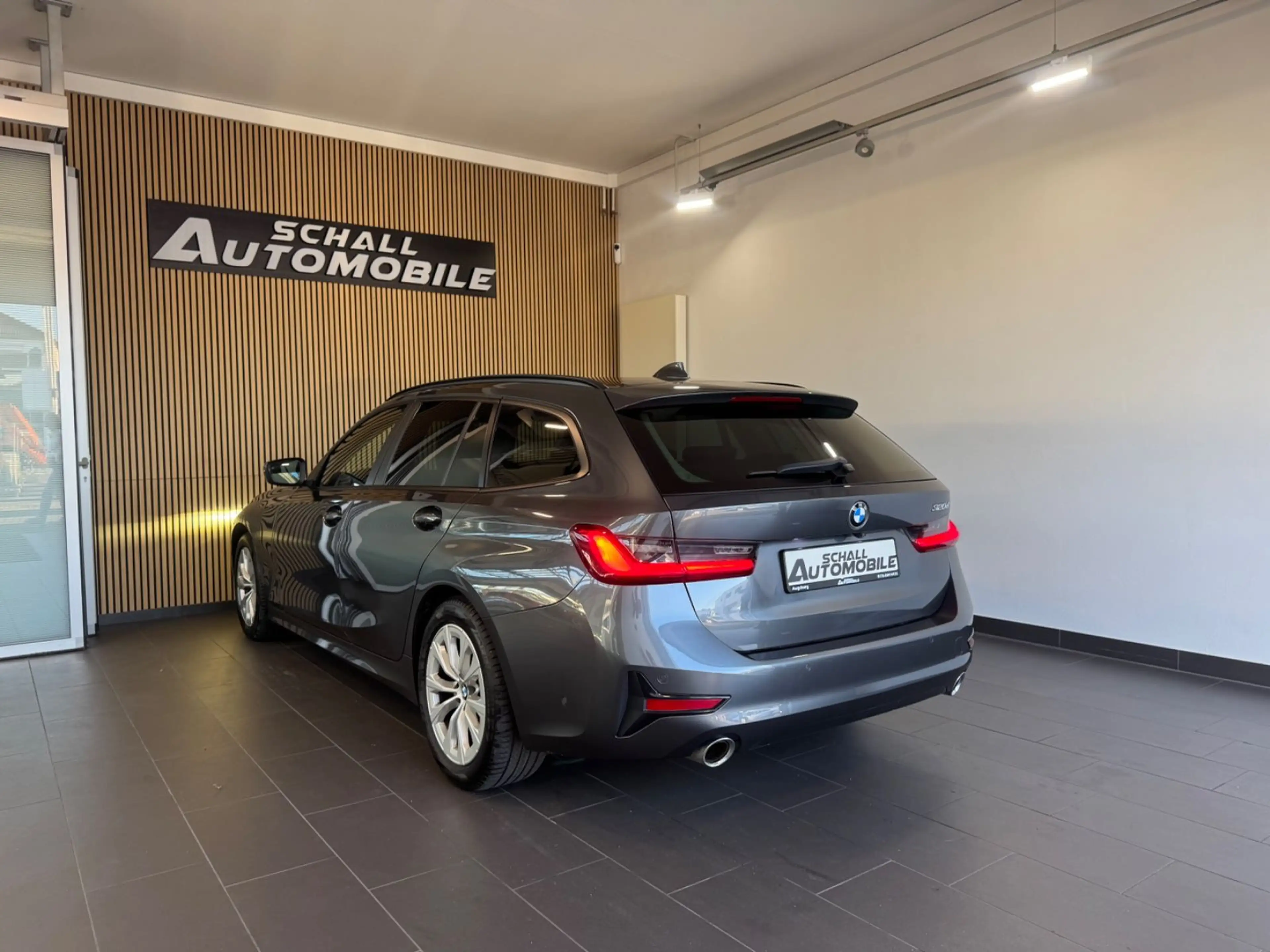 BMW 320 d Tou. Advantage 360°KAMERA/HUD/HIFI/LED/TEMP — photo 8