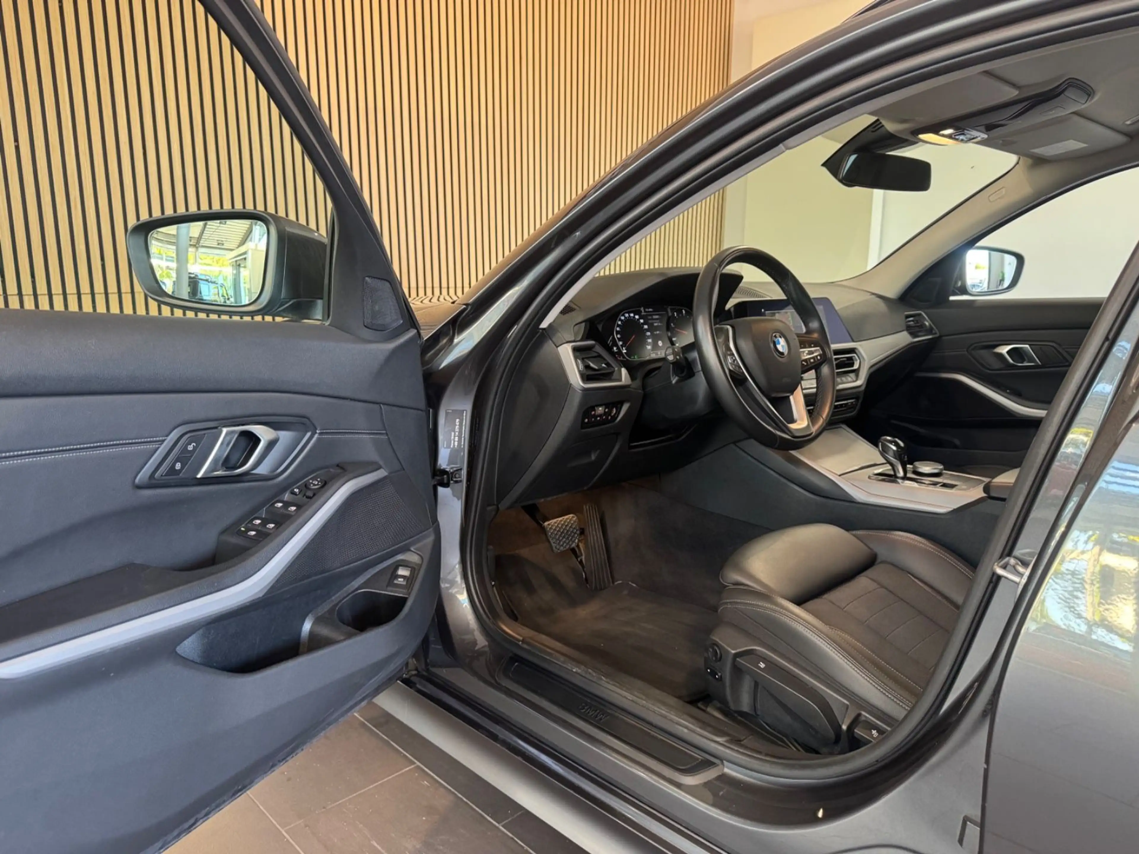 BMW 320 d Tou. Advantage 360°KAMERA/HUD/HIFI/LED/TEMP — photo 12