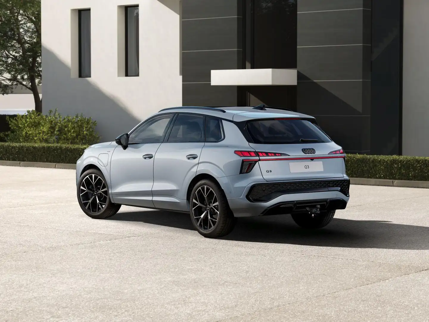 Audi Q3 1.5 e-hybrid 272pk S-line edition | Panoramadak | Grijs - 2