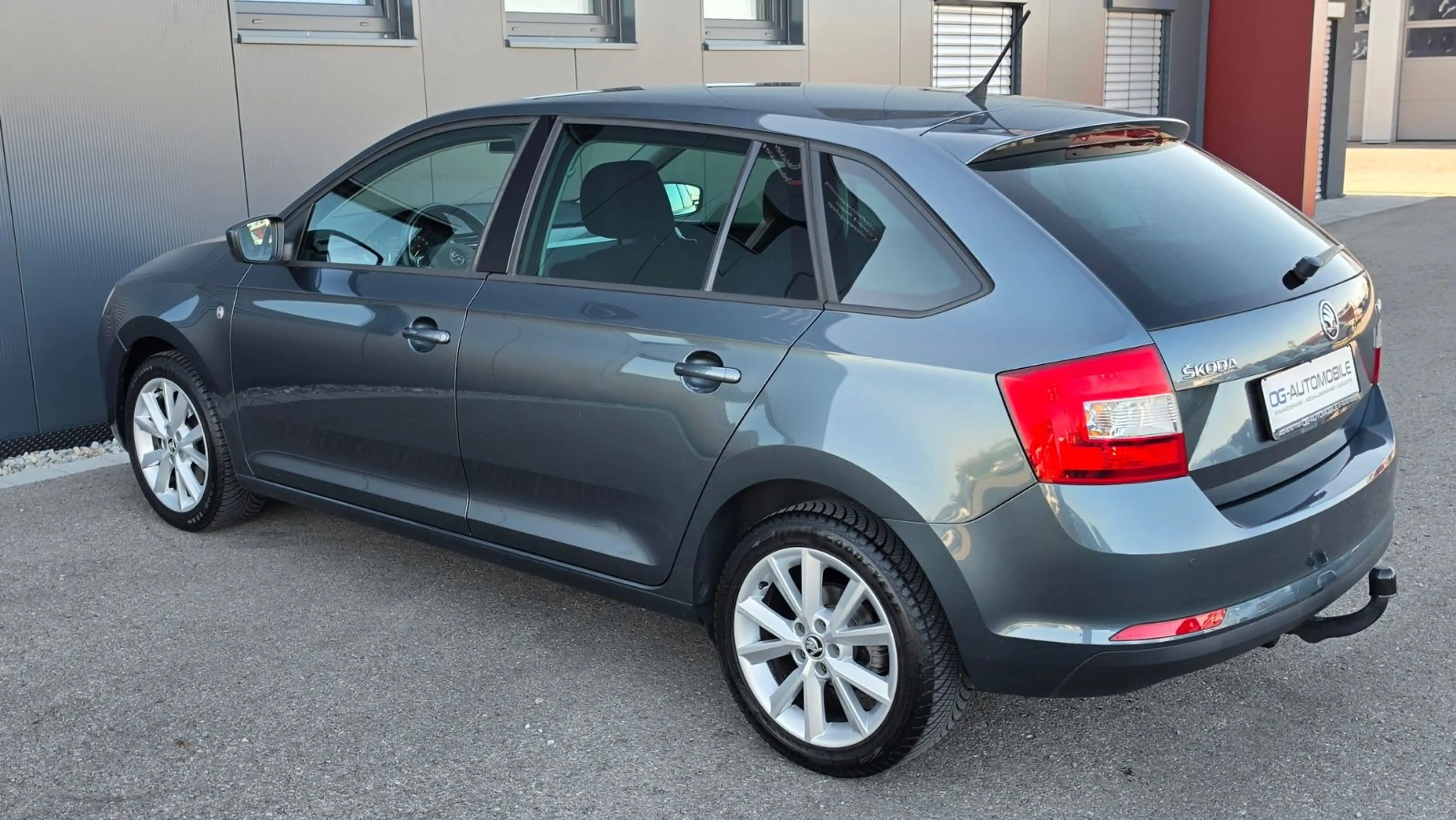 Skoda Rapid/Spaceback Spaceback 1.2 TSI AHK SHZ PDC Tempomat — photo 4