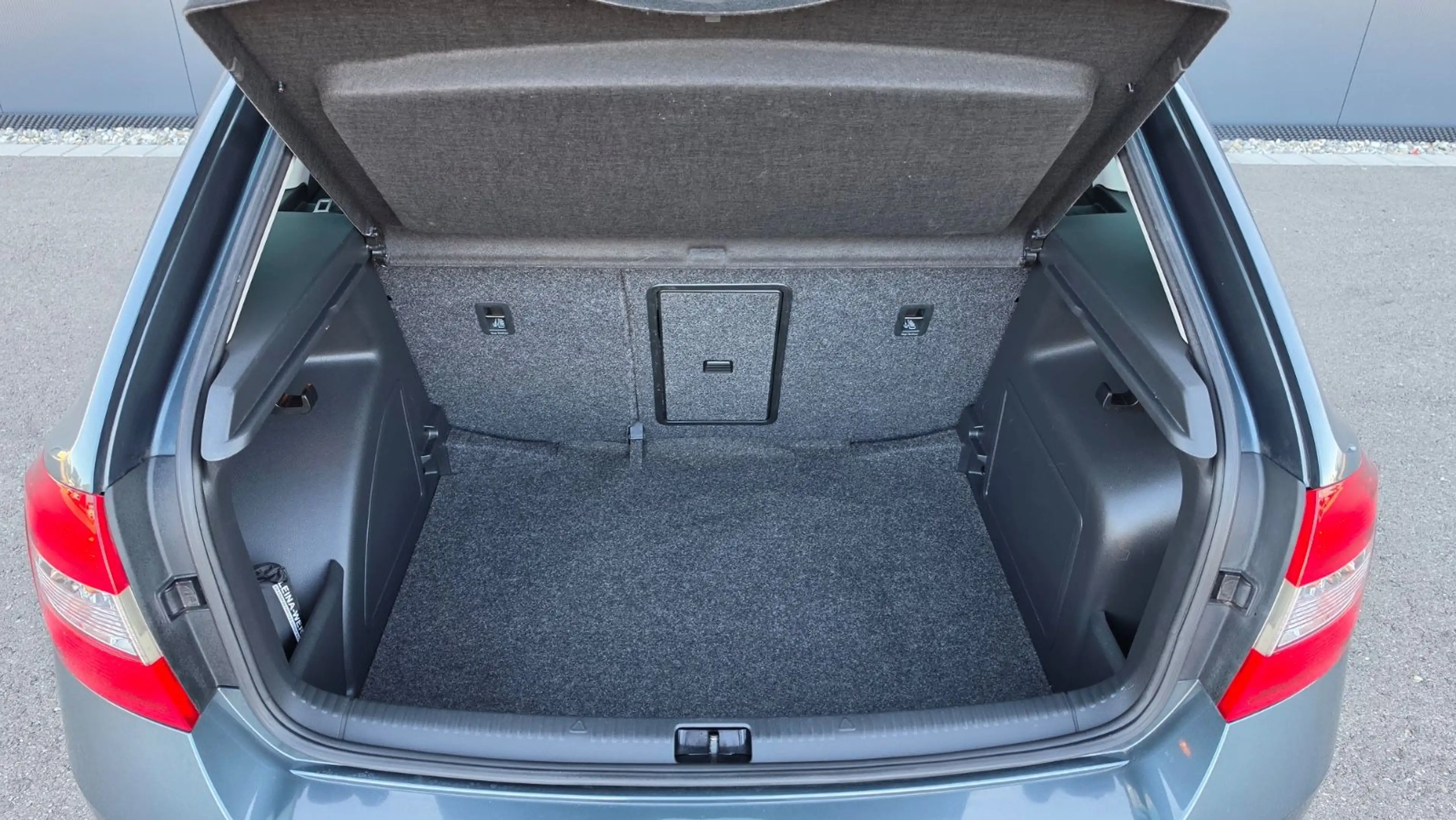 Skoda Rapid/Spaceback Spaceback 1.2 TSI AHK SHZ PDC Tempomat — photo 6