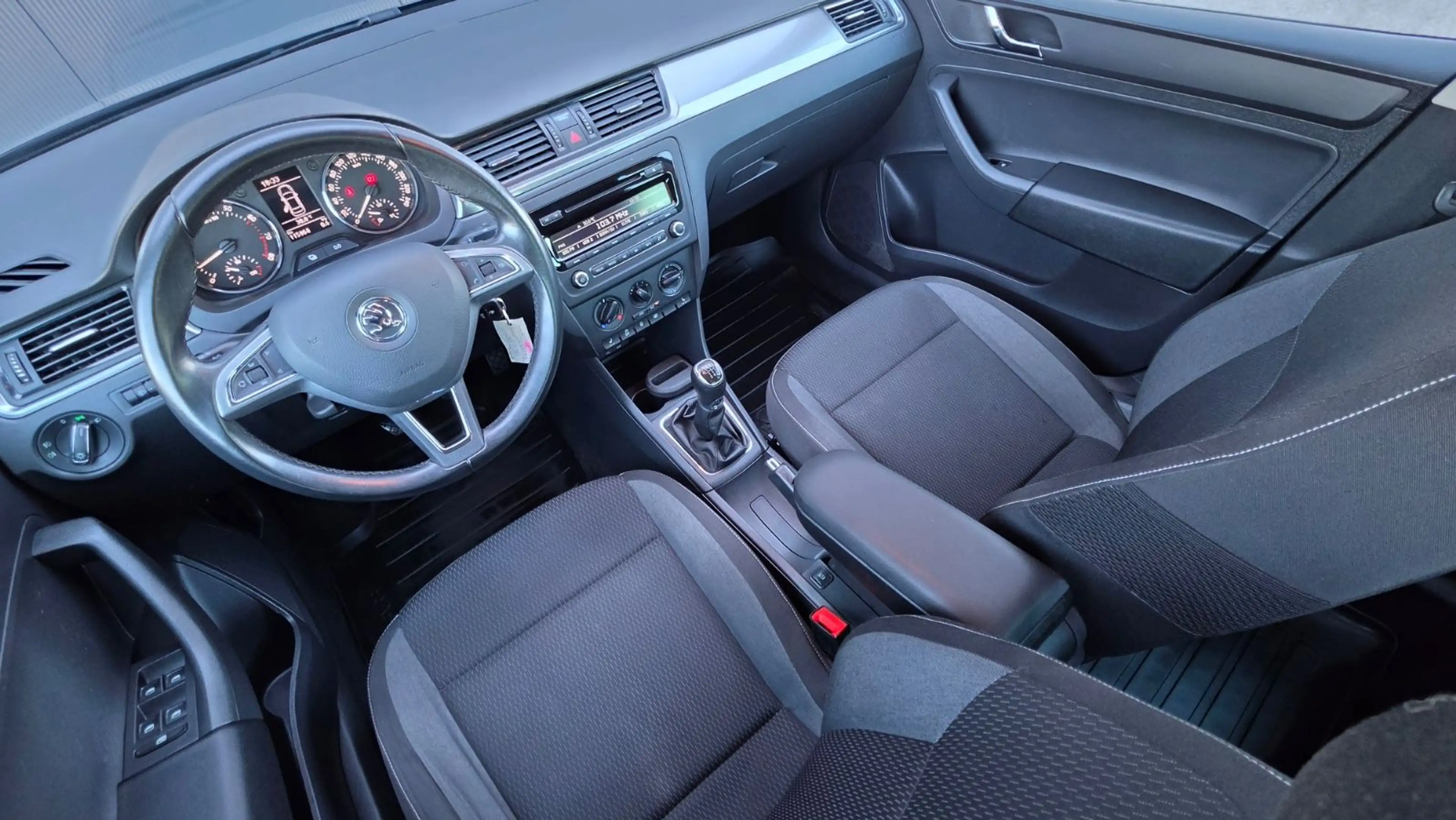 Skoda Rapid/Spaceback Spaceback 1.2 TSI AHK SHZ PDC Tempomat — photo 9