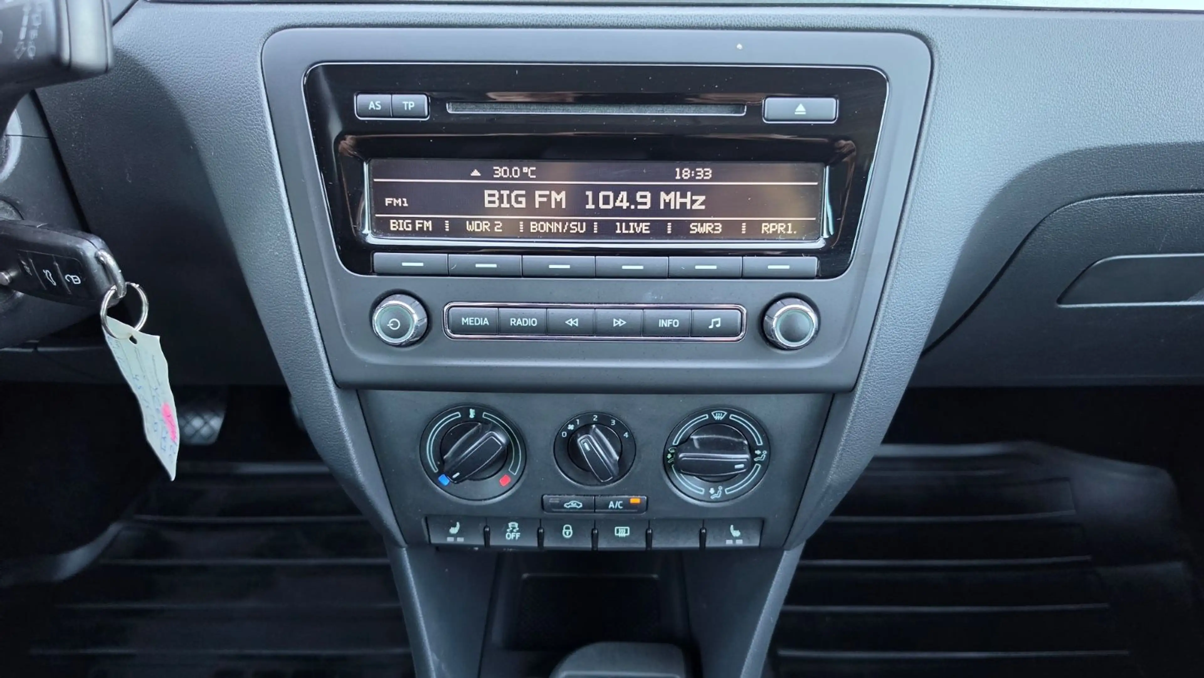 Skoda Rapid/Spaceback Spaceback 1.2 TSI AHK SHZ PDC Tempomat — photo 13