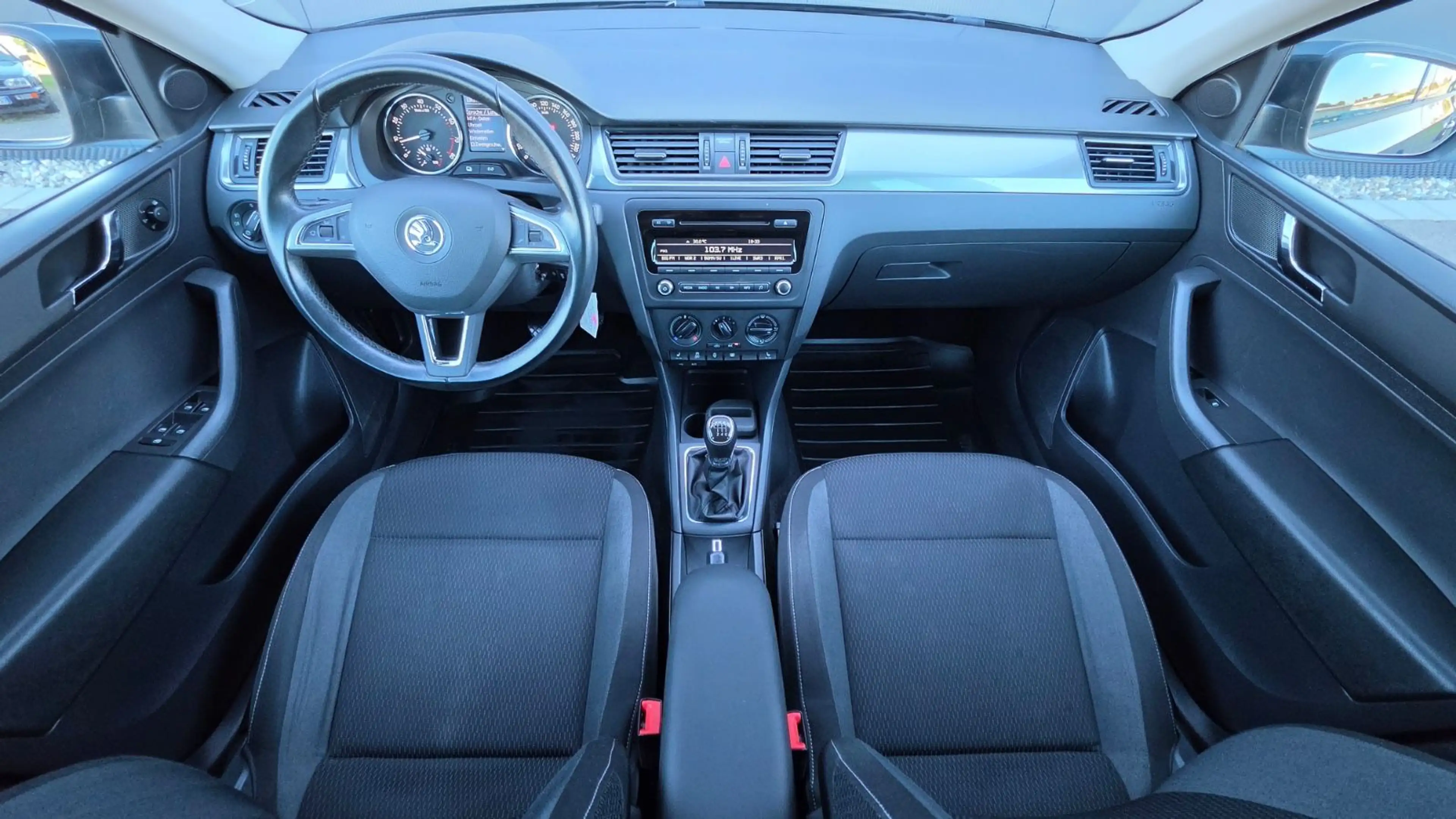 Skoda Rapid/Spaceback Spaceback 1.2 TSI AHK SHZ PDC Tempomat — photo 10