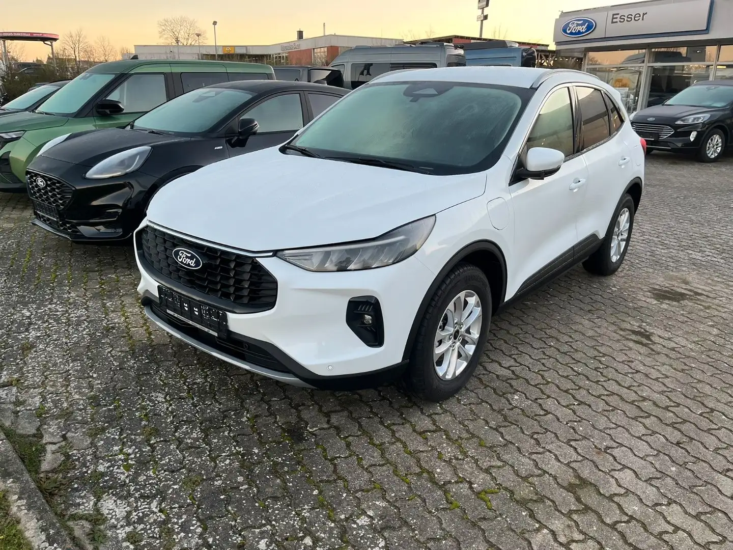 Ford Kuga Plug-In Hybrid Titanium Weiß - 1