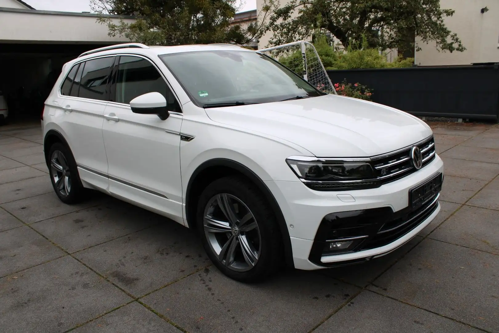 Volkswagen Tiguan Highline 4Motion*R-LINE/CAM/PANO/VC/AHK* Bianco - 2