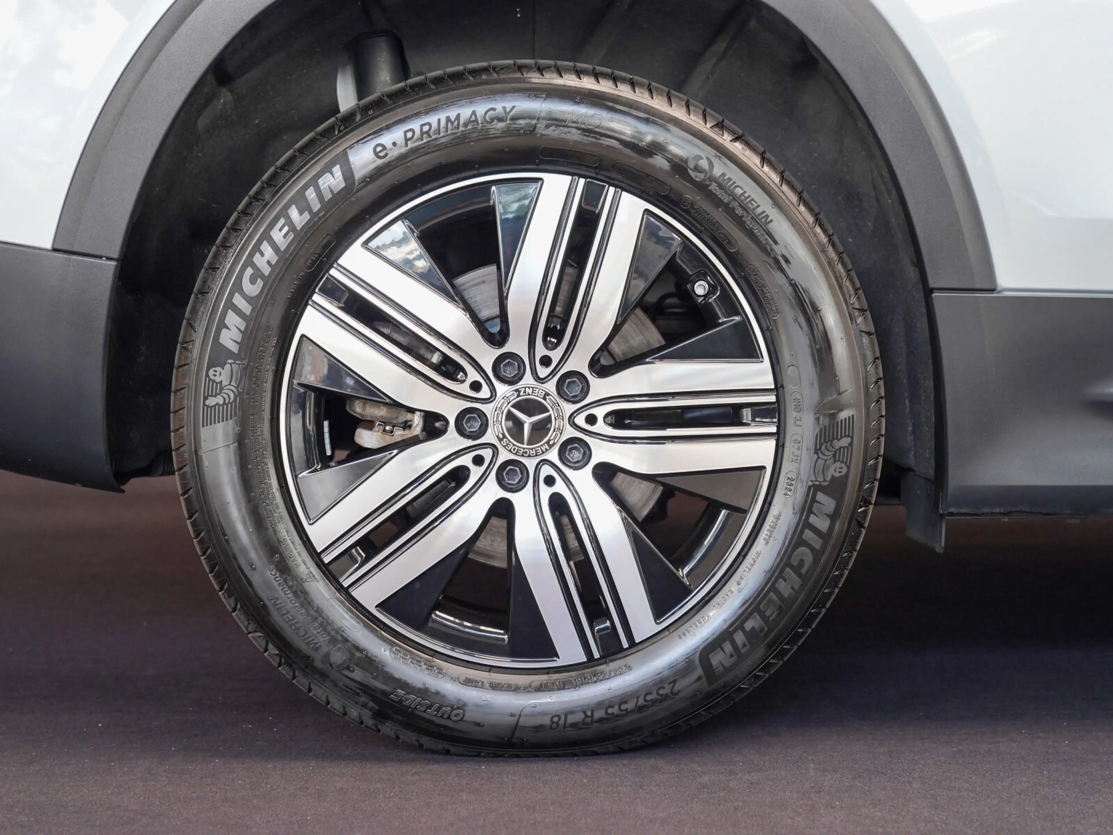 Mercedes-Benz EQB 300 EQB 300 4M Progressive DISTRONIC Lenkradheizung — photo 2