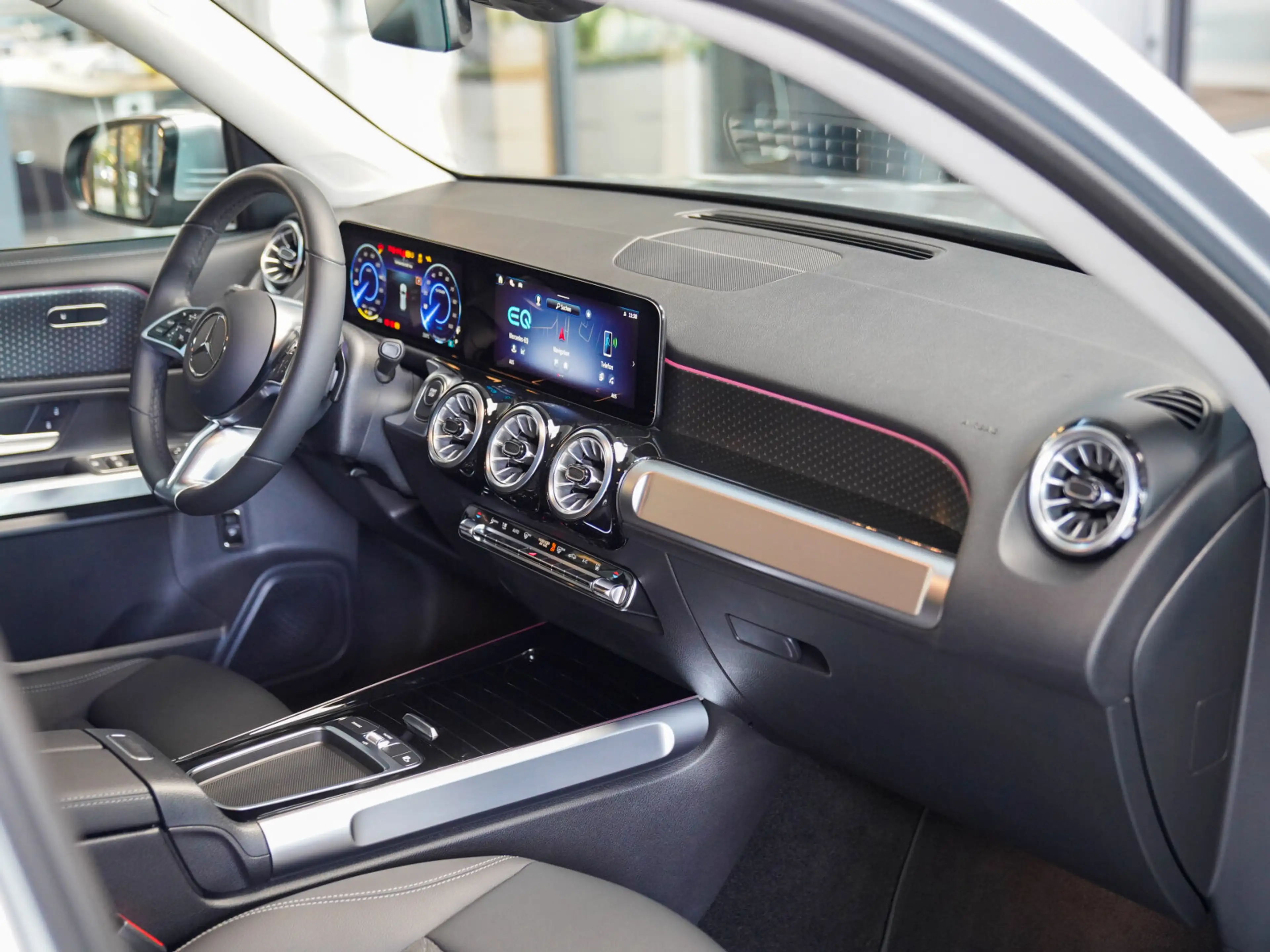 Mercedes-Benz EQB 300 EQB 300 4M Progressive DISTRONIC Lenkradheizung — photo 7