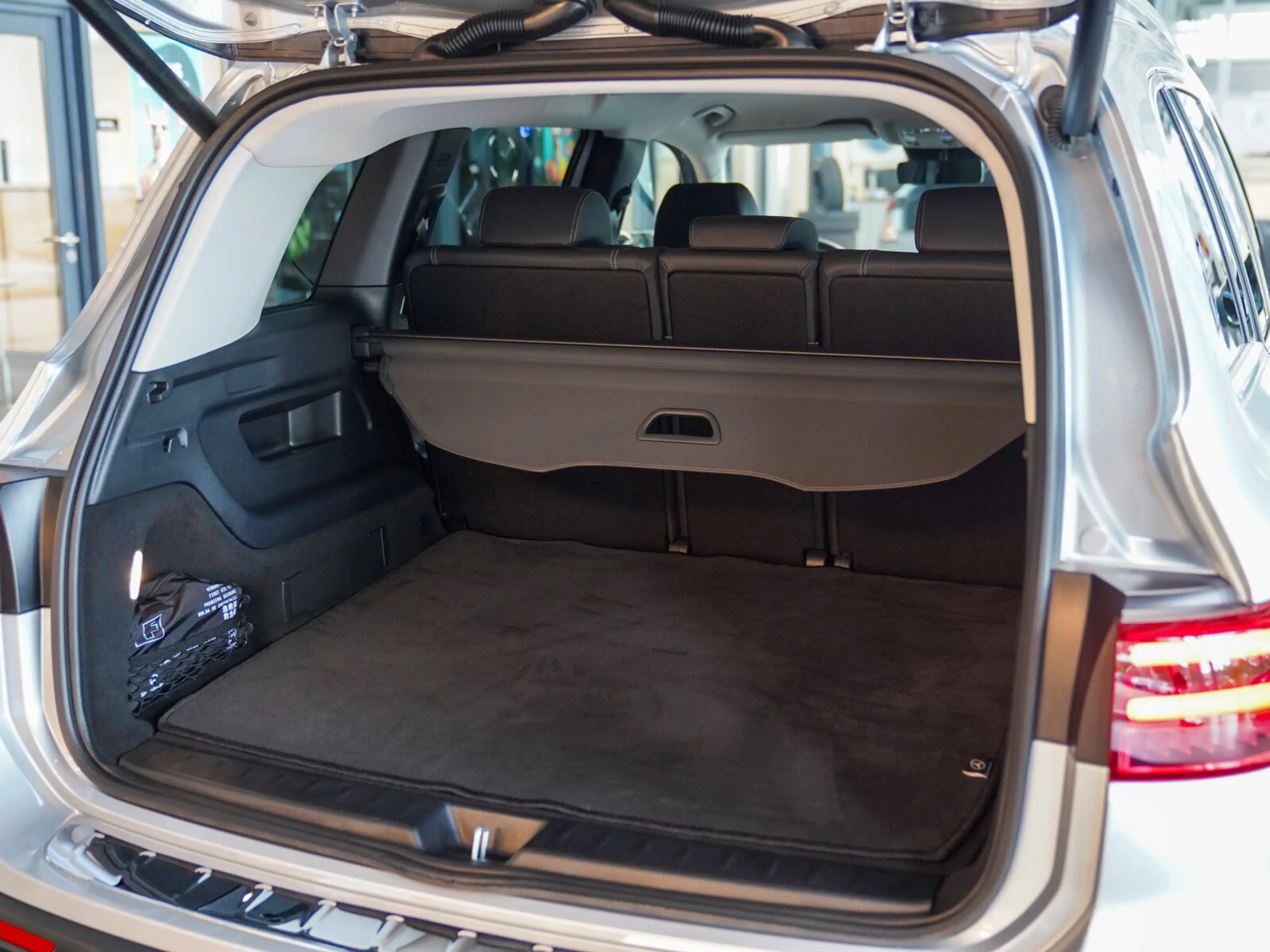 Mercedes-Benz EQB 300 EQB 300 4M Progressive DISTRONIC Lenkradheizung — photo 13