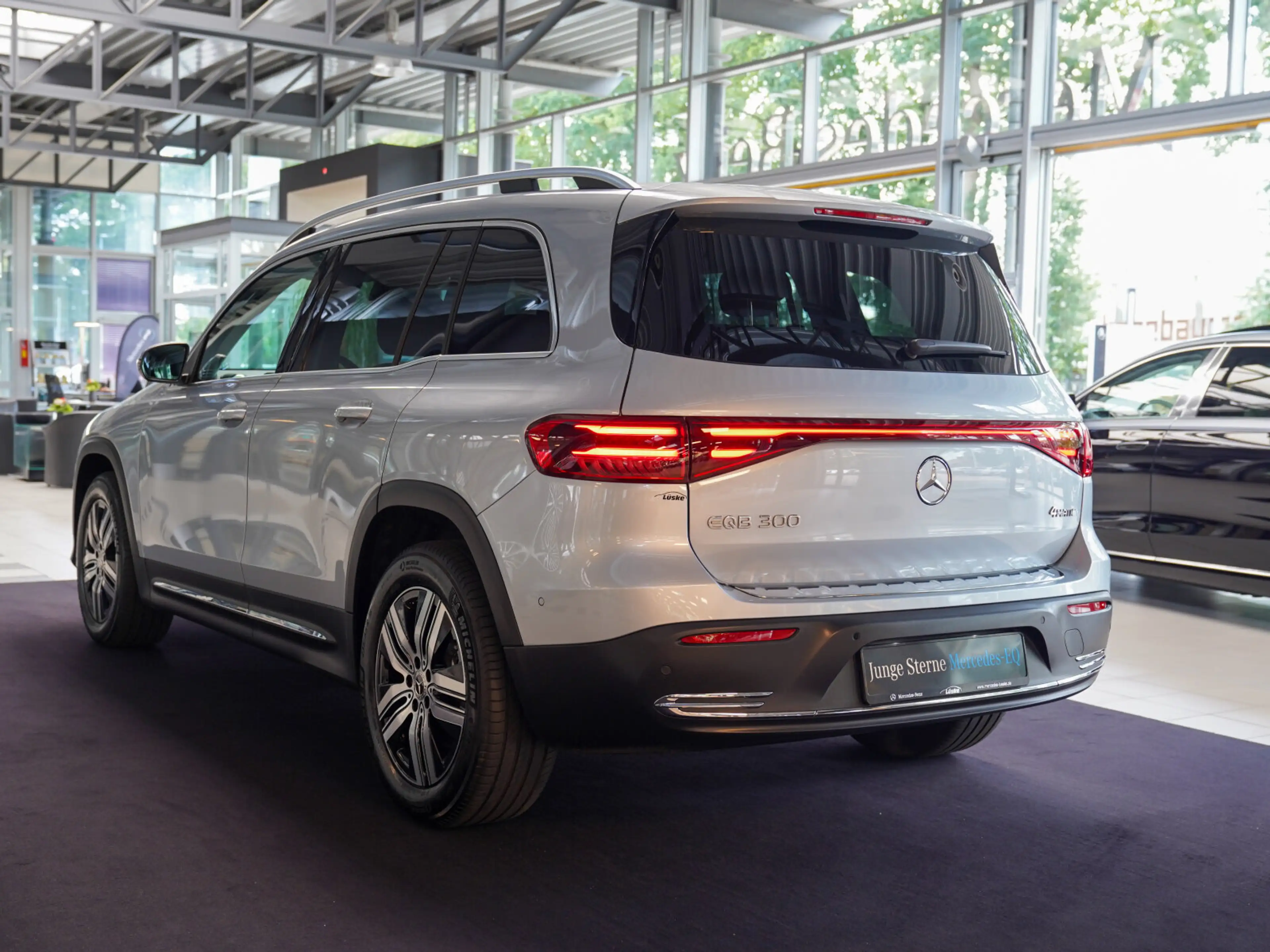 Mercedes-Benz EQB 300 EQB 300 4M Progressive DISTRONIC Lenkradheizung — photo 5
