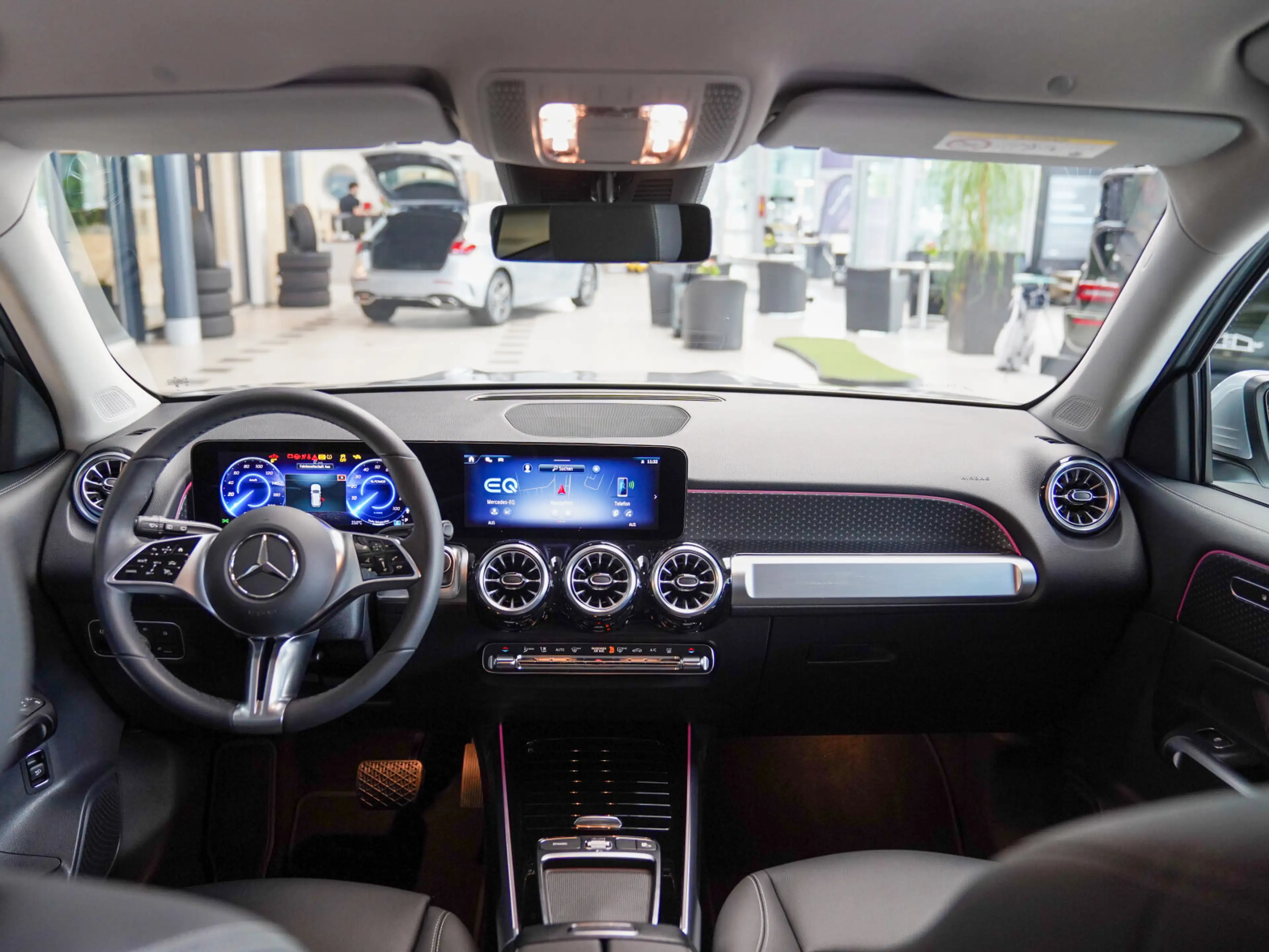 Mercedes-Benz EQB 300 EQB 300 4M Progressive DISTRONIC Lenkradheizung — photo 11