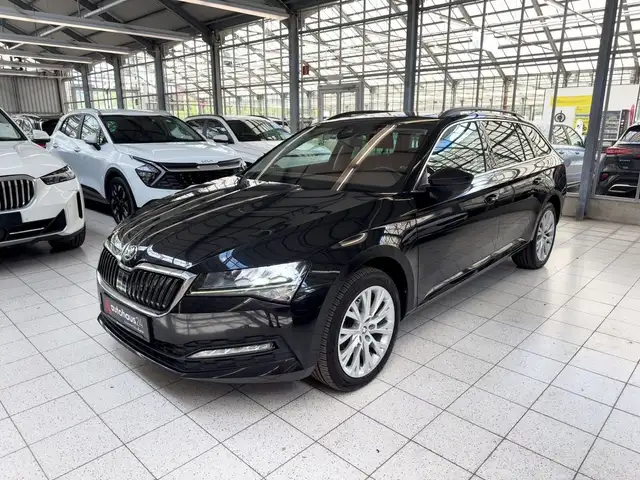 Skoda Superb view 3