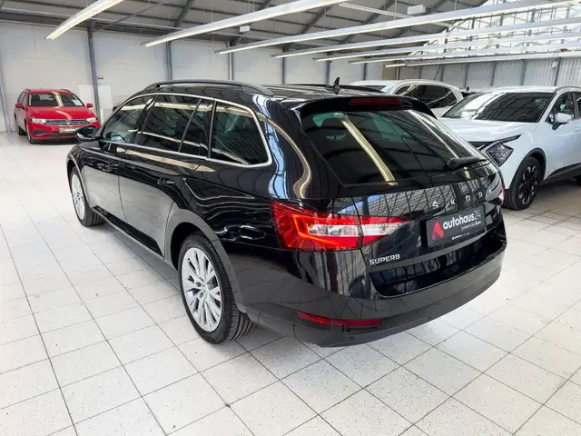 Skoda Superb view 4