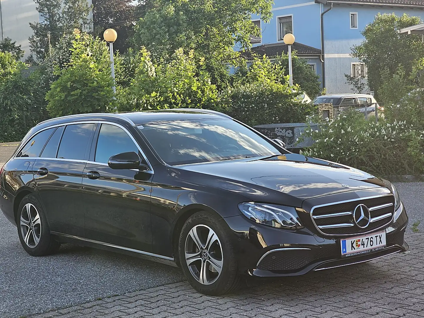 Mercedes-Benz E 220 d Austria Edition Aut. Pickerl + Service-OK 1A-... Schwarz - 1
