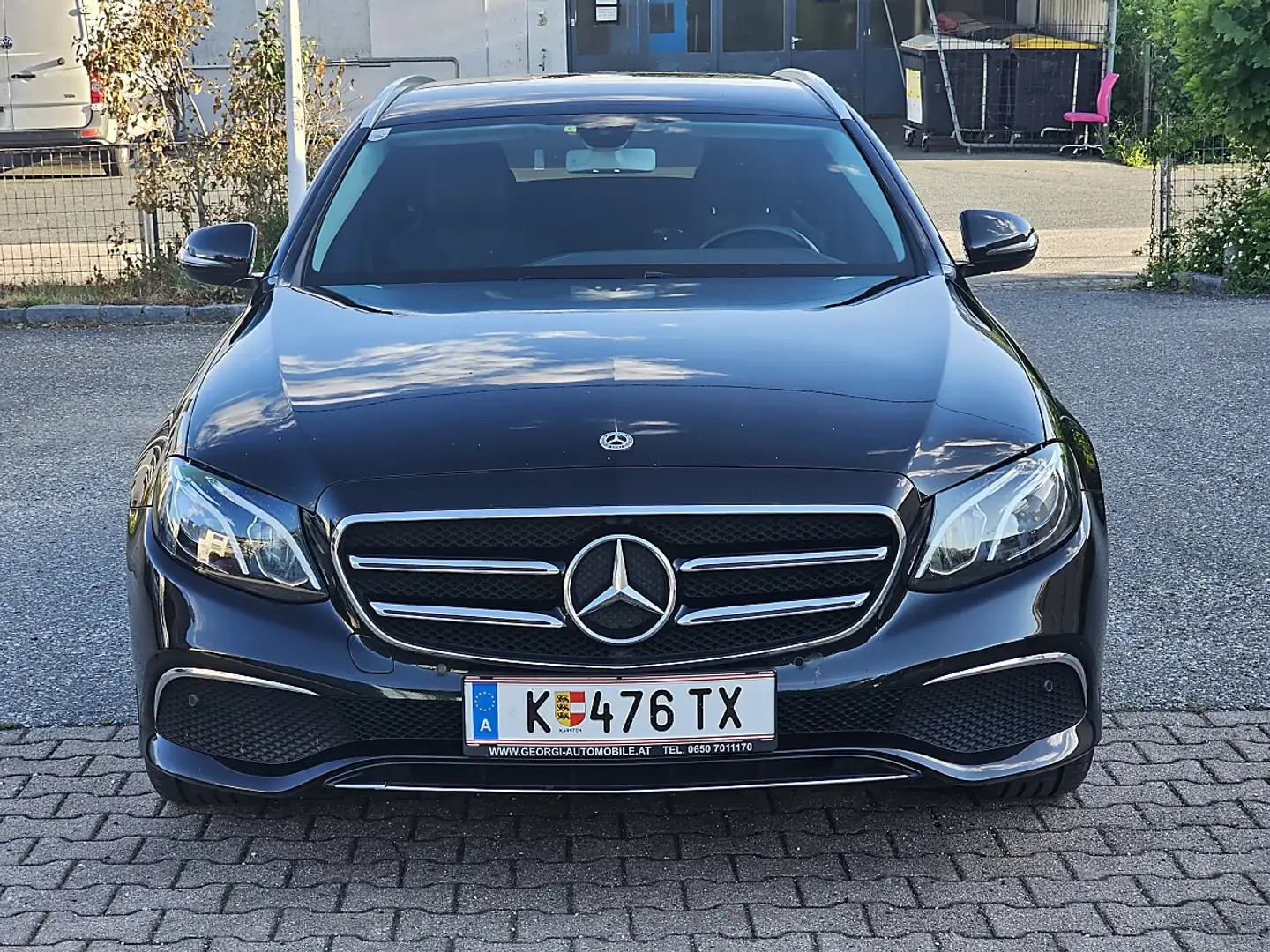 Mercedes-Benz E 220 d Austria Edition Aut. Pickerl + Service-OK 1A-... Schwarz - 2