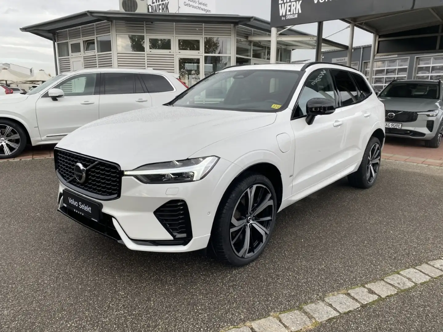 Volvo XC60 R-Design T6 AWD Recharge Plug-In Hybrid AWD HUD AD Weiß - 2