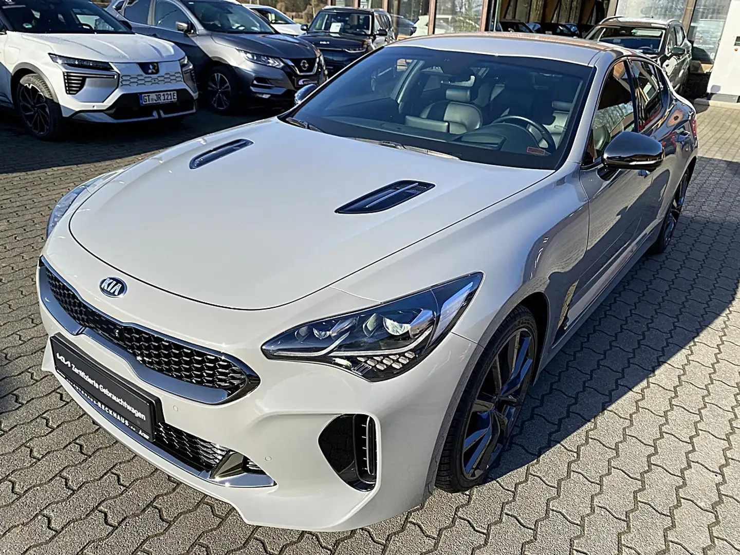 Kia Stinger 3.3T AWD AT8 GT 8-FACH BEREIFT Klima Navi Silber - 2