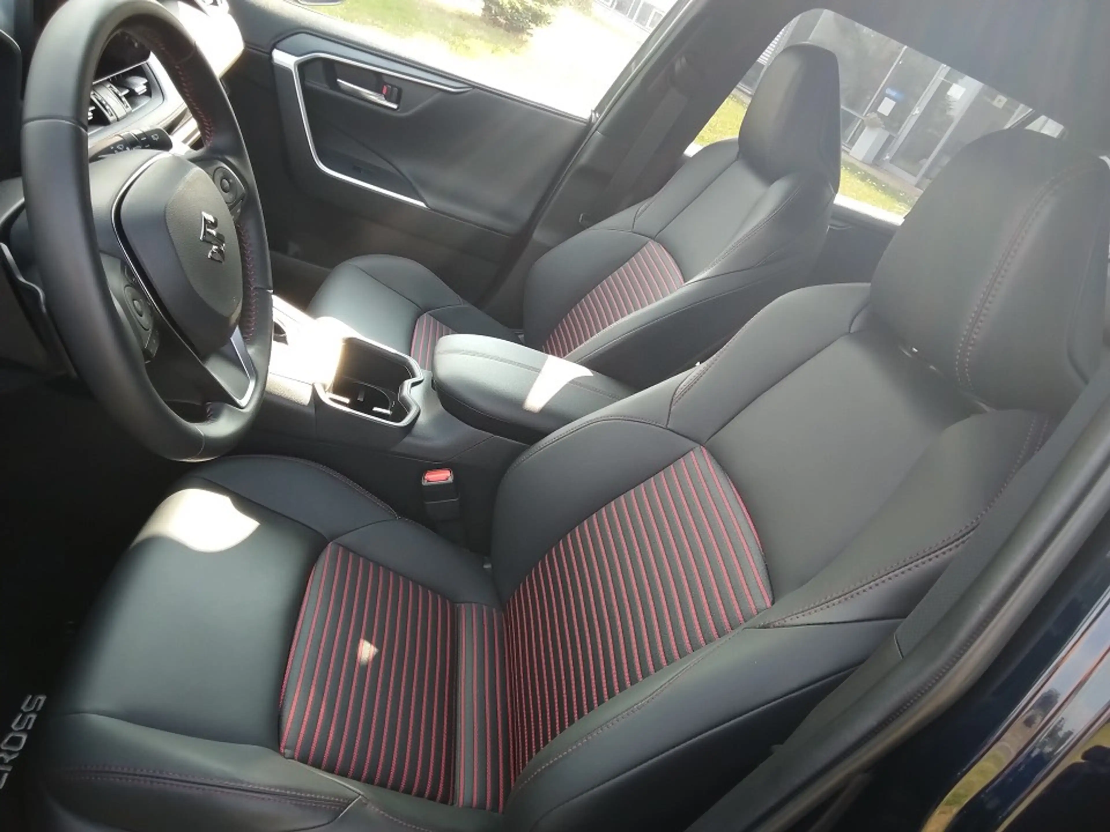 Suzuki Across PLUG-IN HYBRID Comfort+ — photo 12